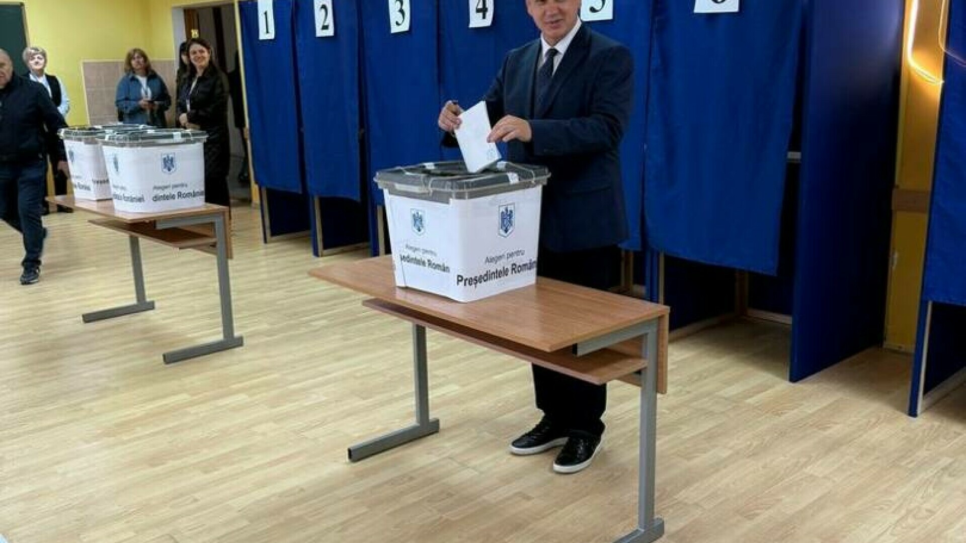 Eugen Tomac a votat la Chişinău: Am votat pentru un preşedinte cinstit, integru şi patriot! Ieşiţi la vot, români