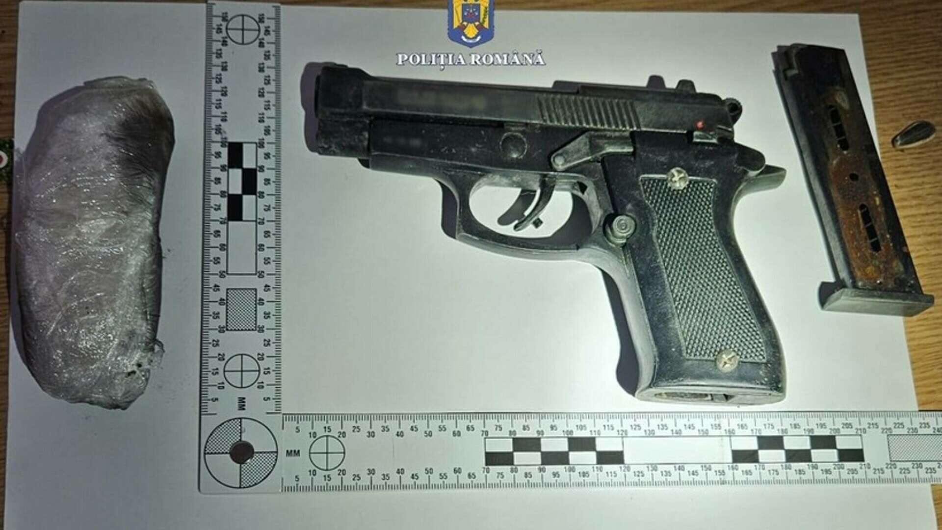 Poliția Română, operațiune amplă împotriva comerțului clandestin cu armament: peste 200 de arme confiscate în 17 județe