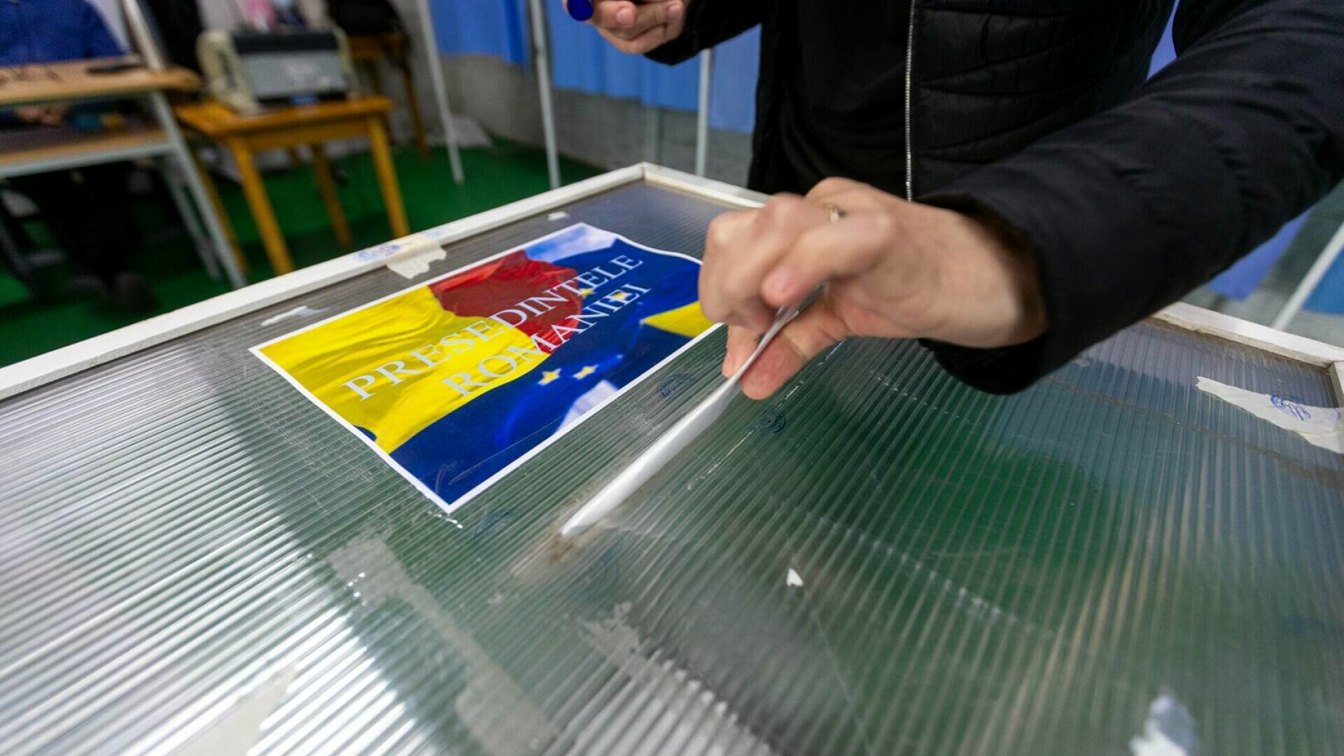 Prezență mare la vot în prima oră. Județele unde au votat cei mai mulți români | HARTĂ