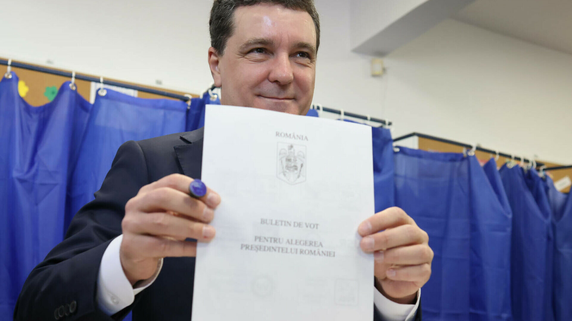 Nicuşor Dan: Sper că românii au ales o schimbare care uneşte, o schimbare înţeleaptă