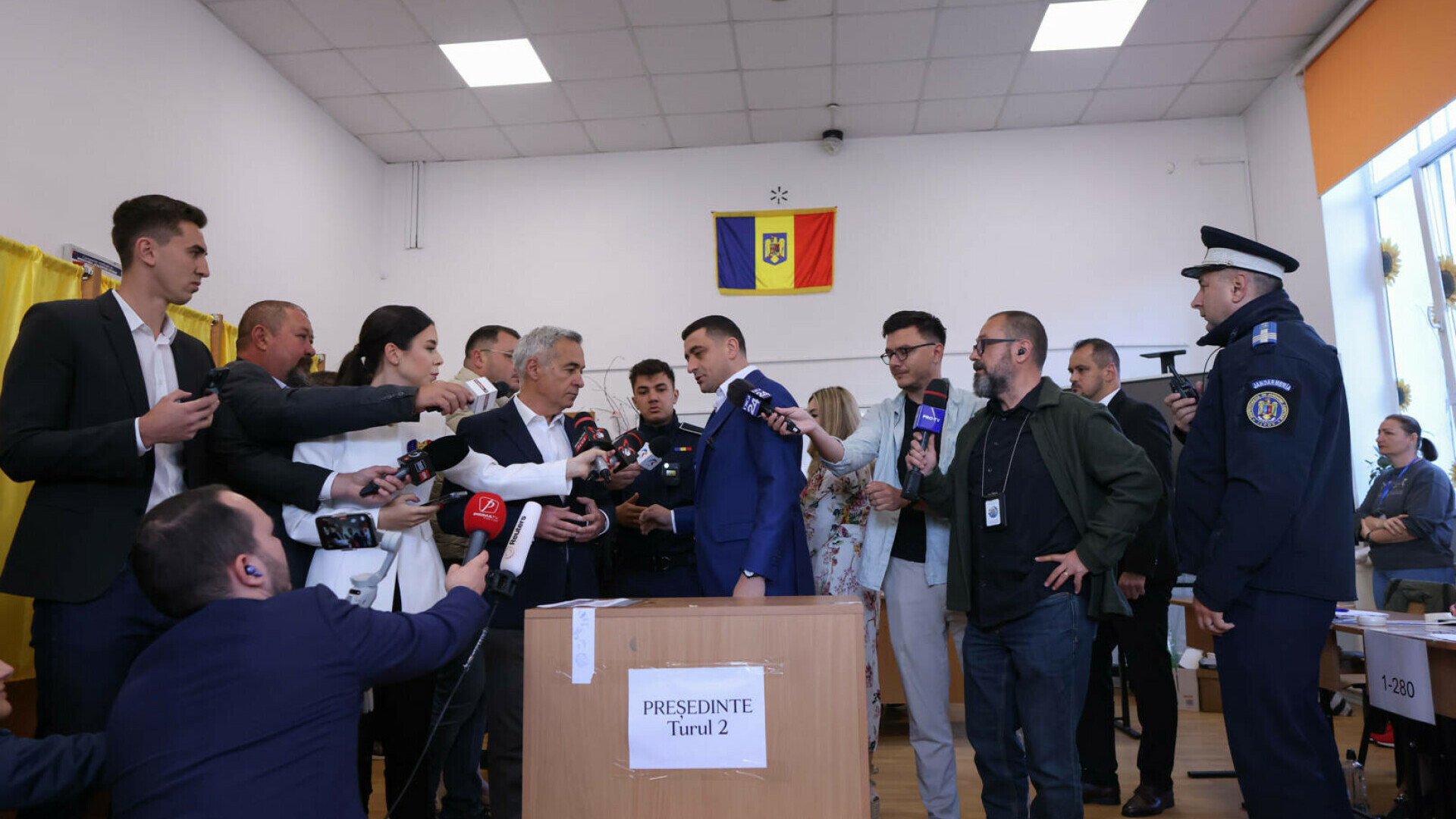 Cine a decis ca George Simion și Călin Georgescu să nu dea declarații în secția de votare. „Nu e foarte frumos ce aţi făcut”