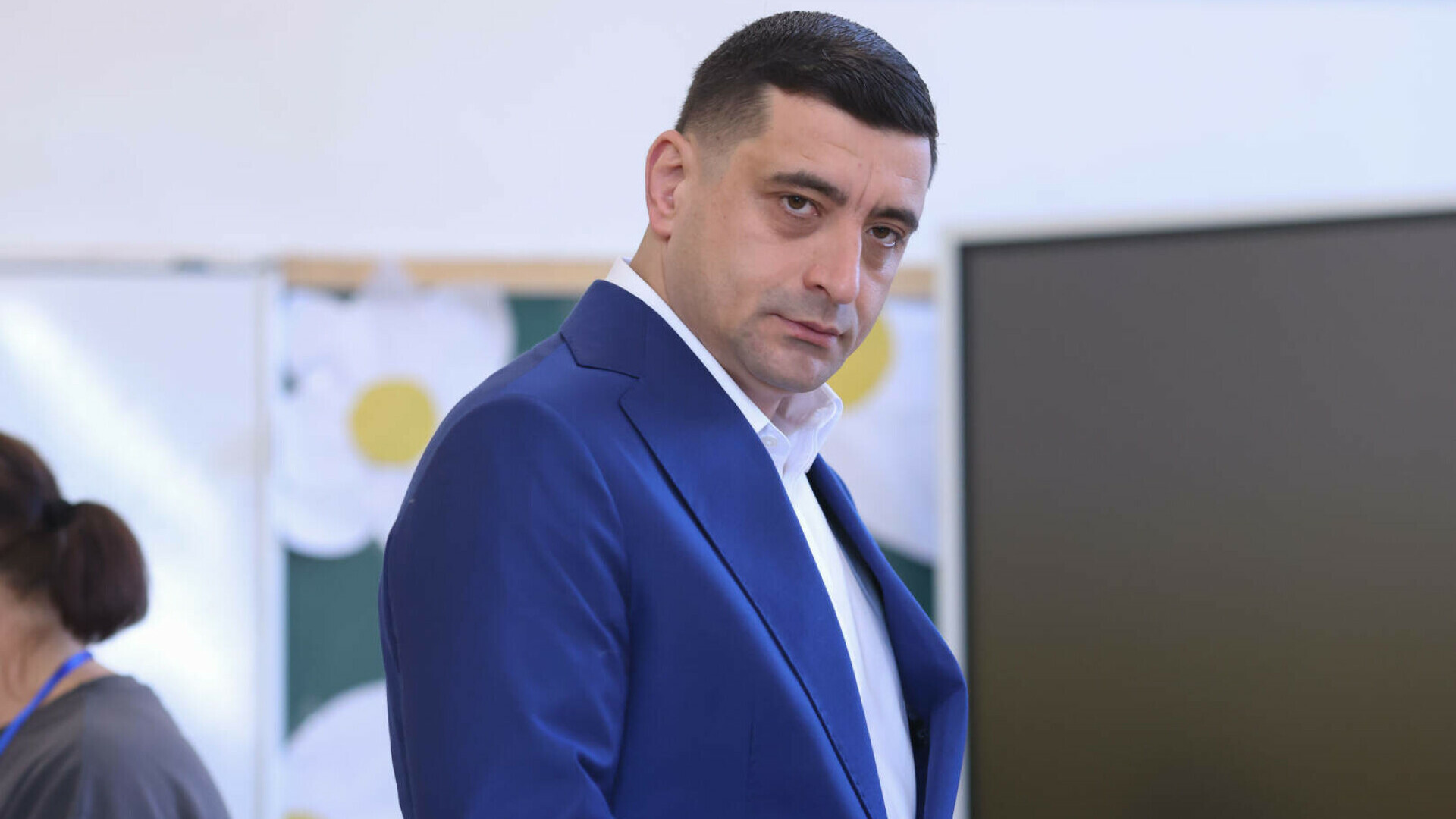 Simion acuză manipularea sondajelor: „Firmele au ca misiune să ofere un scor strâns care nu reflectă realitatea”
