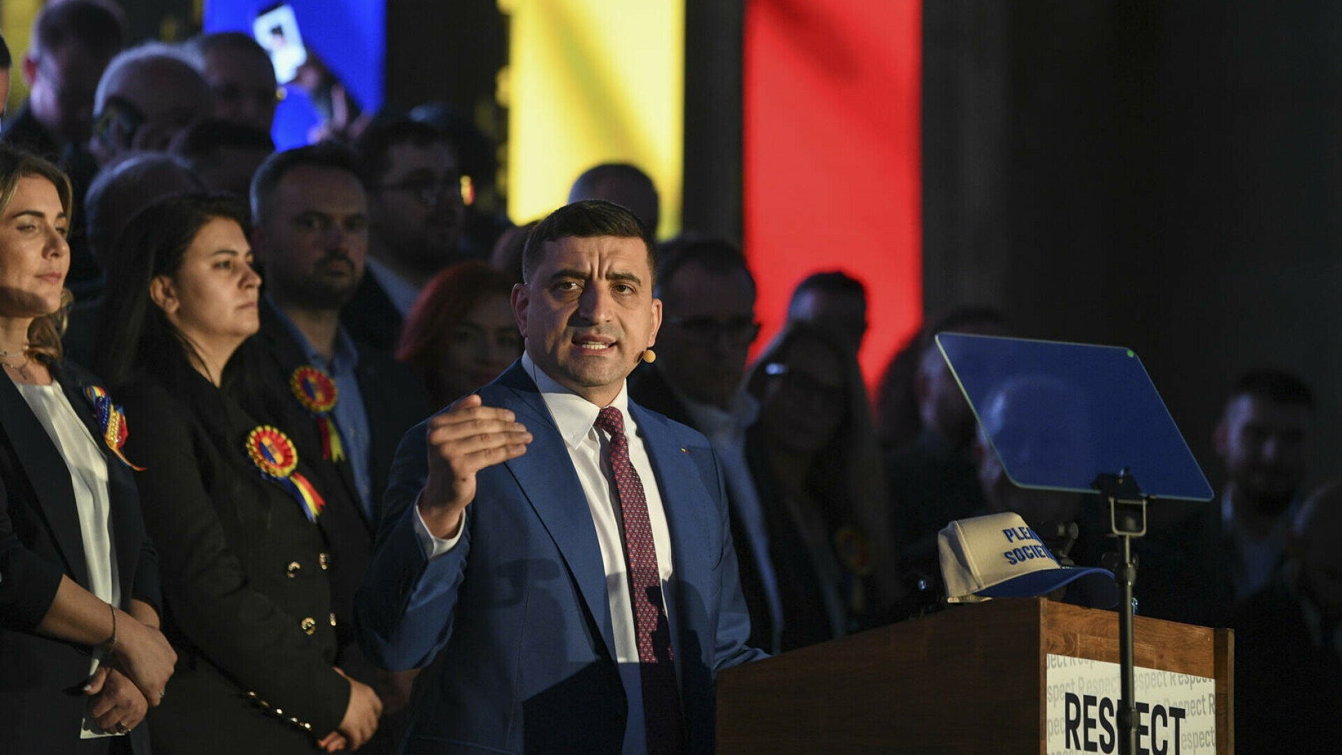 Atmosferă apăsătoare la sediul de campanie al lui George Simion. Șeful AUR și-a declarat victoria la închiderea urnelor