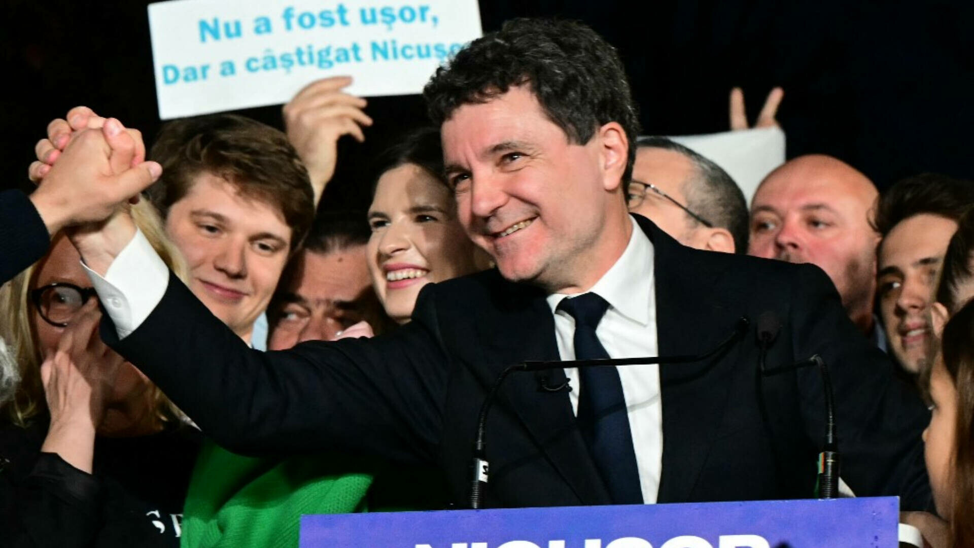 „Răsturnare de situaţie, un centrist câştigă alegerile din România”. Reacții ferme din presa internațională despre turul II
