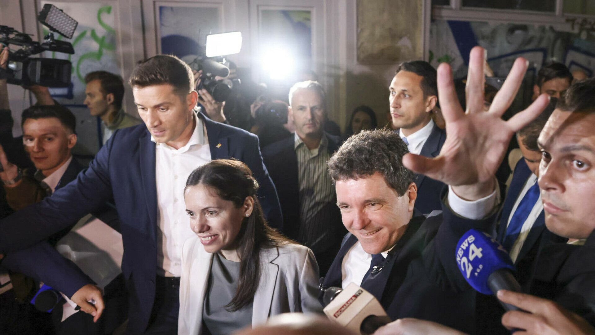 Nicușor Dan a câștigat „cele mai importante din istoria post-comunistă a României”. Ce spun Analiștii