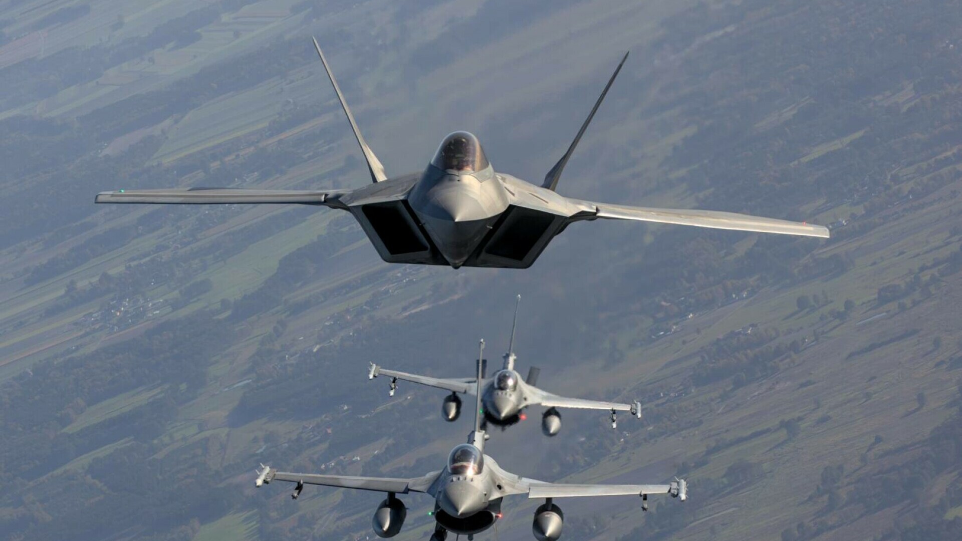 S-au descoperit rămășitele piloților dispăruți după prăbușirea avionului militar în Japonia. Încă nu se știe ce s-a întâmplat