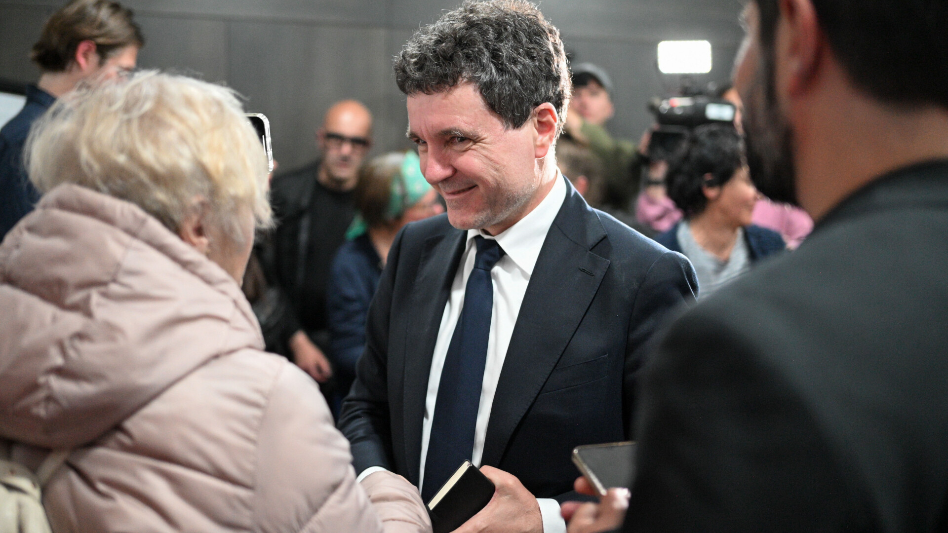 The Economist: Următorul preşedinte al României nu va fi, până la urmă, un populist MAGA
