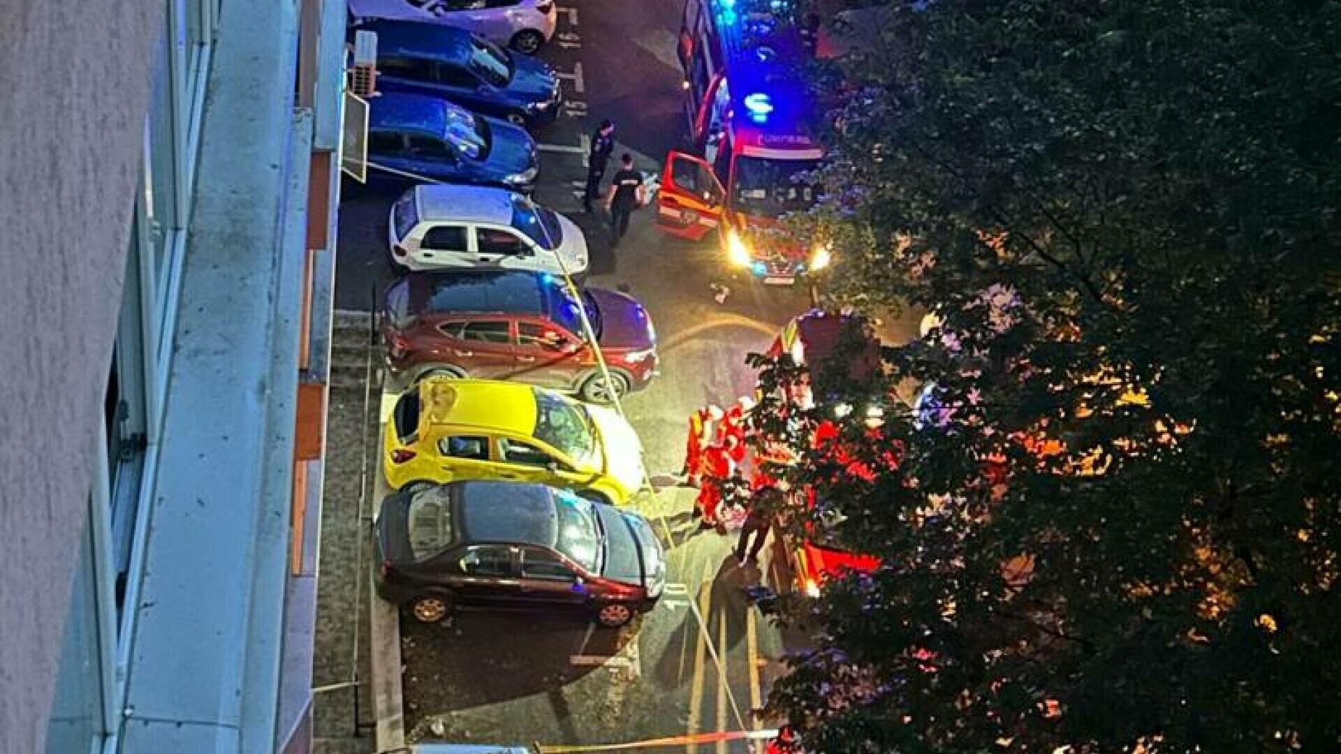Un copil de 7 ani și mama lui au căzut de la etajul 5 al blocului în care locuiesc, în București