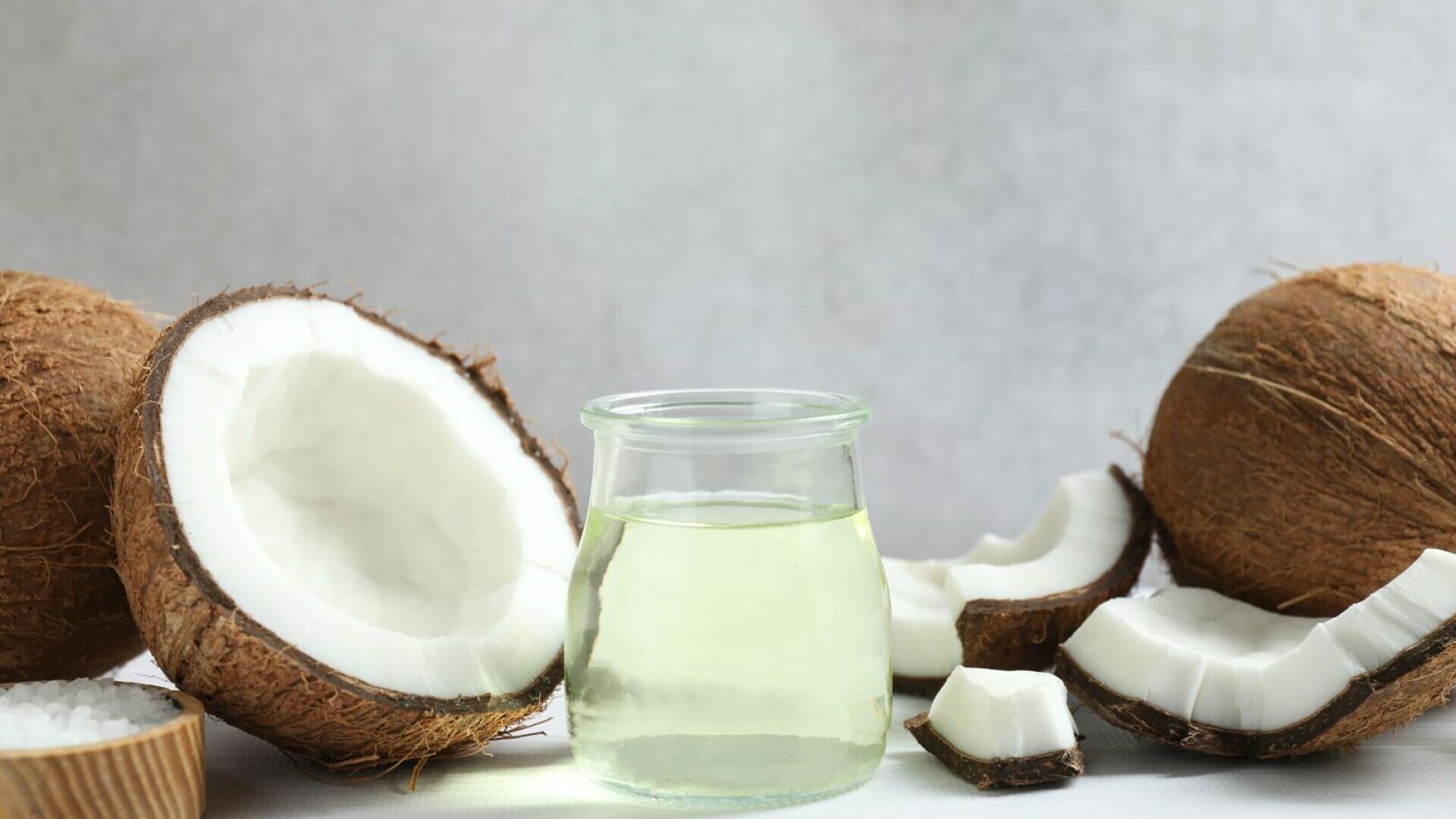 Ulei de cocos - beneficii, utilizări și sfaturi practice. Ghid complet pentru sănătate, frumusețe și nutriție