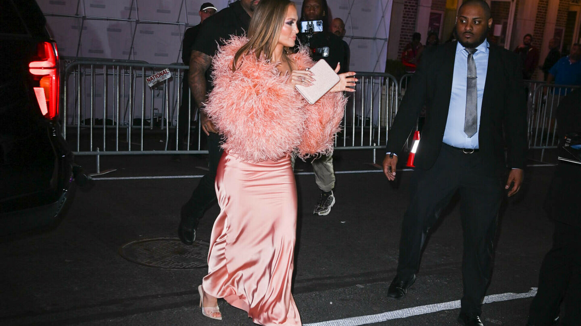 Jennifer Lopez, apariție inedită în New York. Ținuta cu care a atras toate privirile. GALERIE FOTO