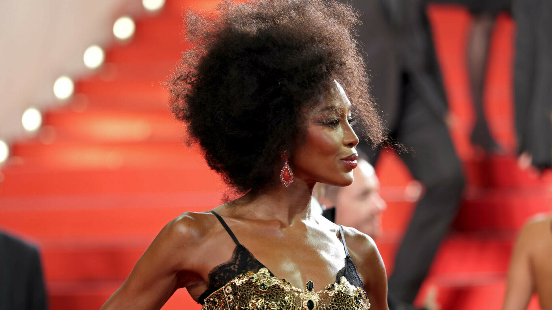 Naomi Campbell, transformare incredibilă pe covorul roșu, la Festivalul de la Cannes. Cum arată vedeta la 54 de ani. FOTO