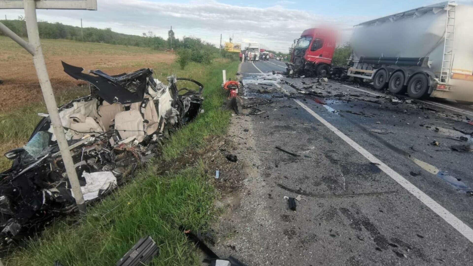 Un șofer și pasagerul său au murit, după ce s-au ciocnit cu o betonieră pe Centura Craiovei. FOTO