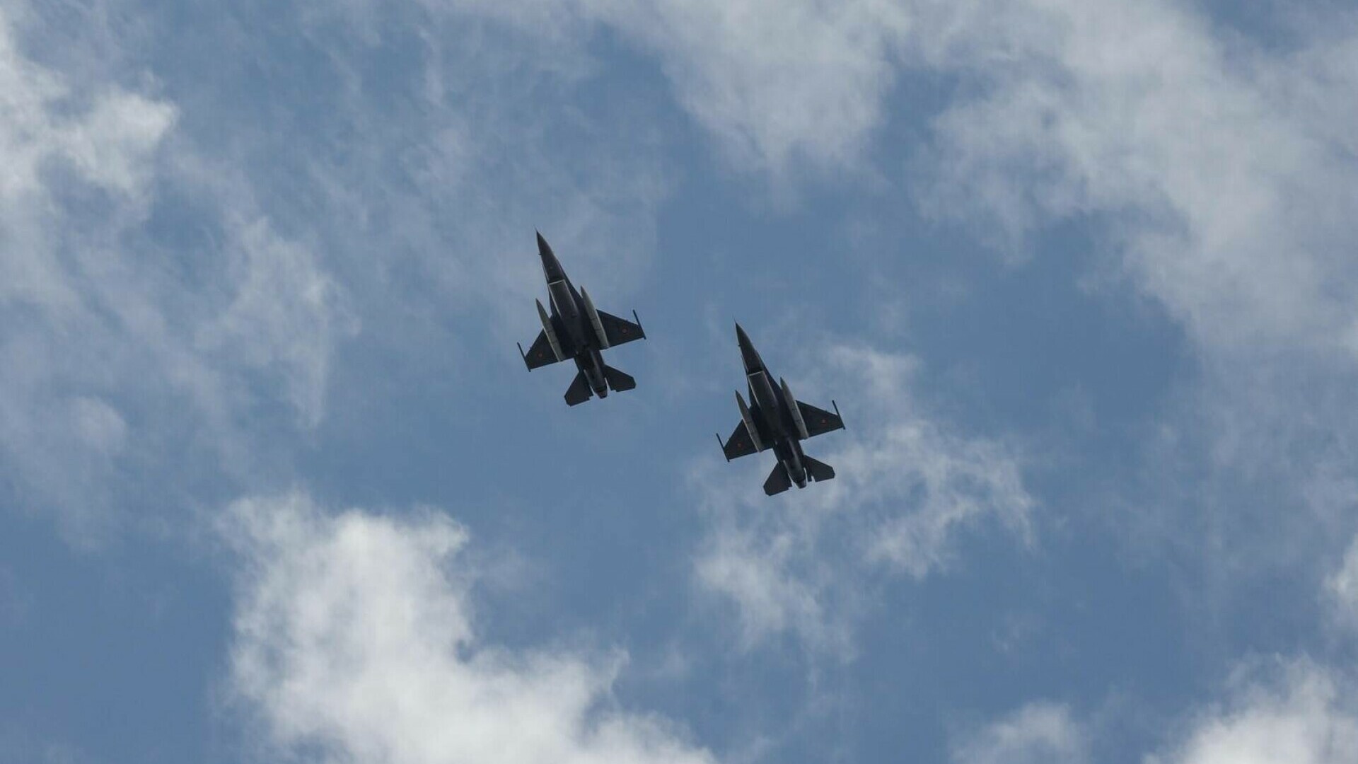 Încă două aeronave F-16 au sosit în România din Norvegia. Vor intra în dotarea Bazei de la Kogălniceanu