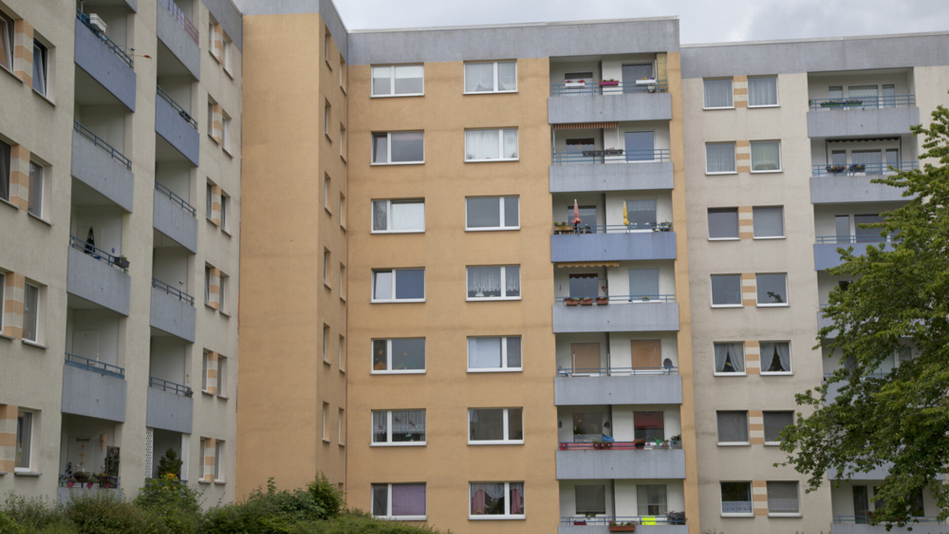 Țara din Europa în care oamenii nu își mai permit să stea în orașele mari. Locuințele au atins prețuri astronomice