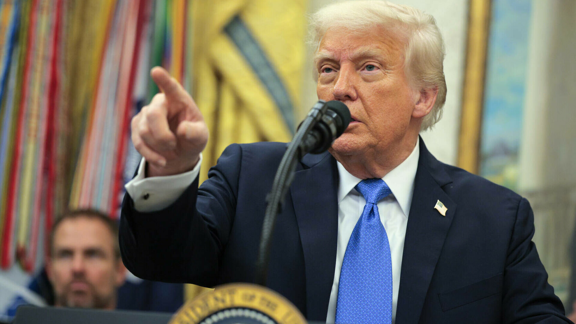 Apple îl sfidează pe Donald Trump. Țara pe care a ales-o în ciuda presiunilor președintelui de a-și muta producția în SUA