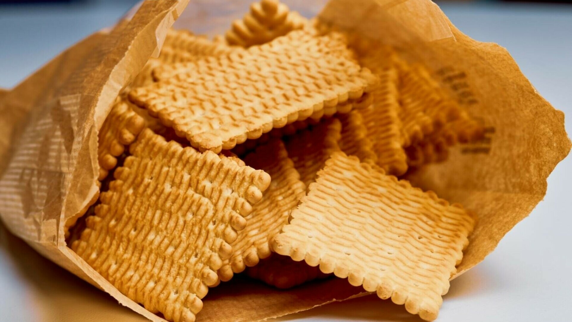 Alertă alimentară: Lot de biscuiţi retras de la vânzare din cauza depăşirii limitei maxime admise pentru dioxid de sulf