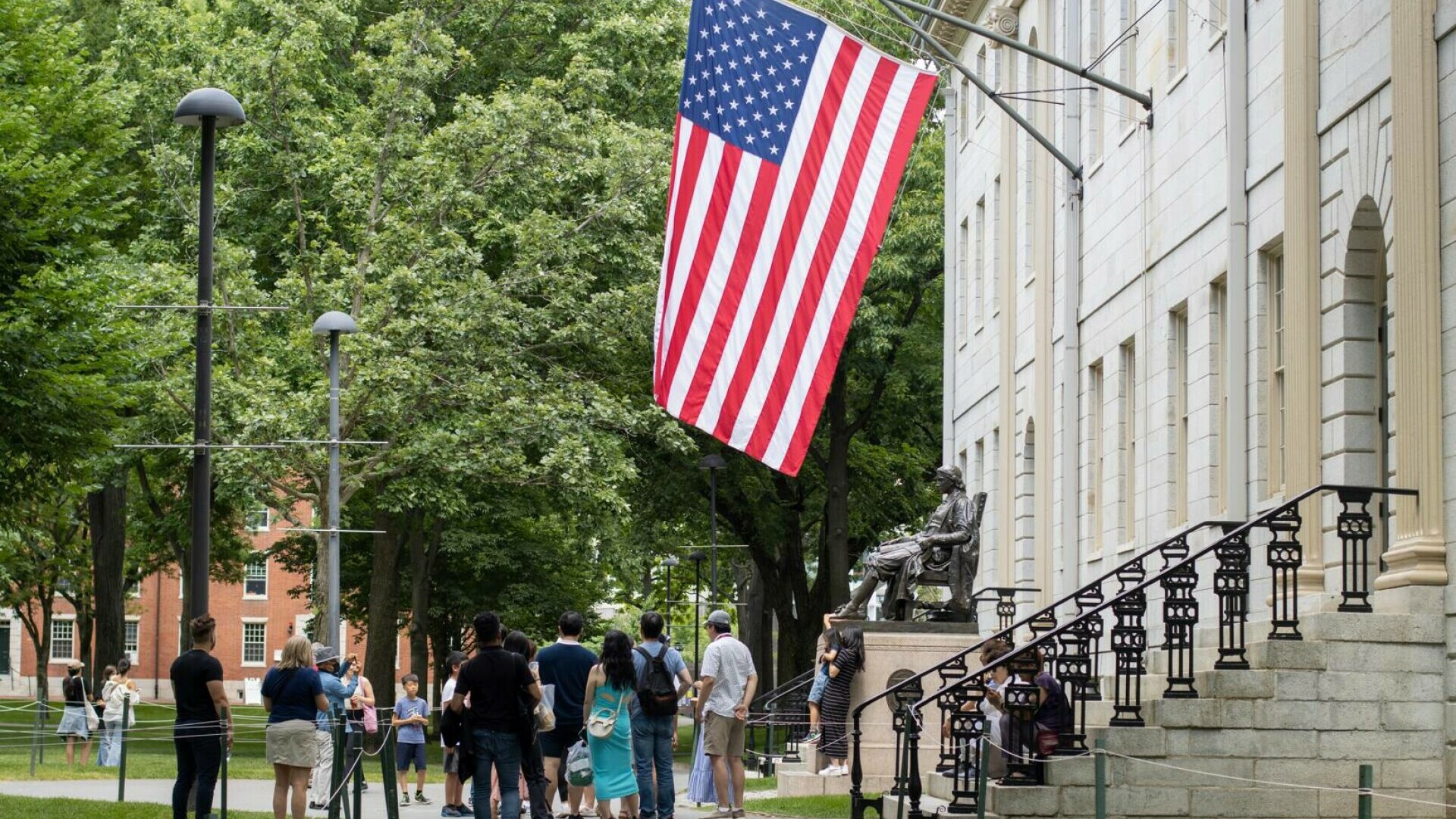 Ambasada României urmăreşte decizia SUA privind Harvard. 34 de studenţi români sunt înscrişi la Licenţă, Master şi Doctorat