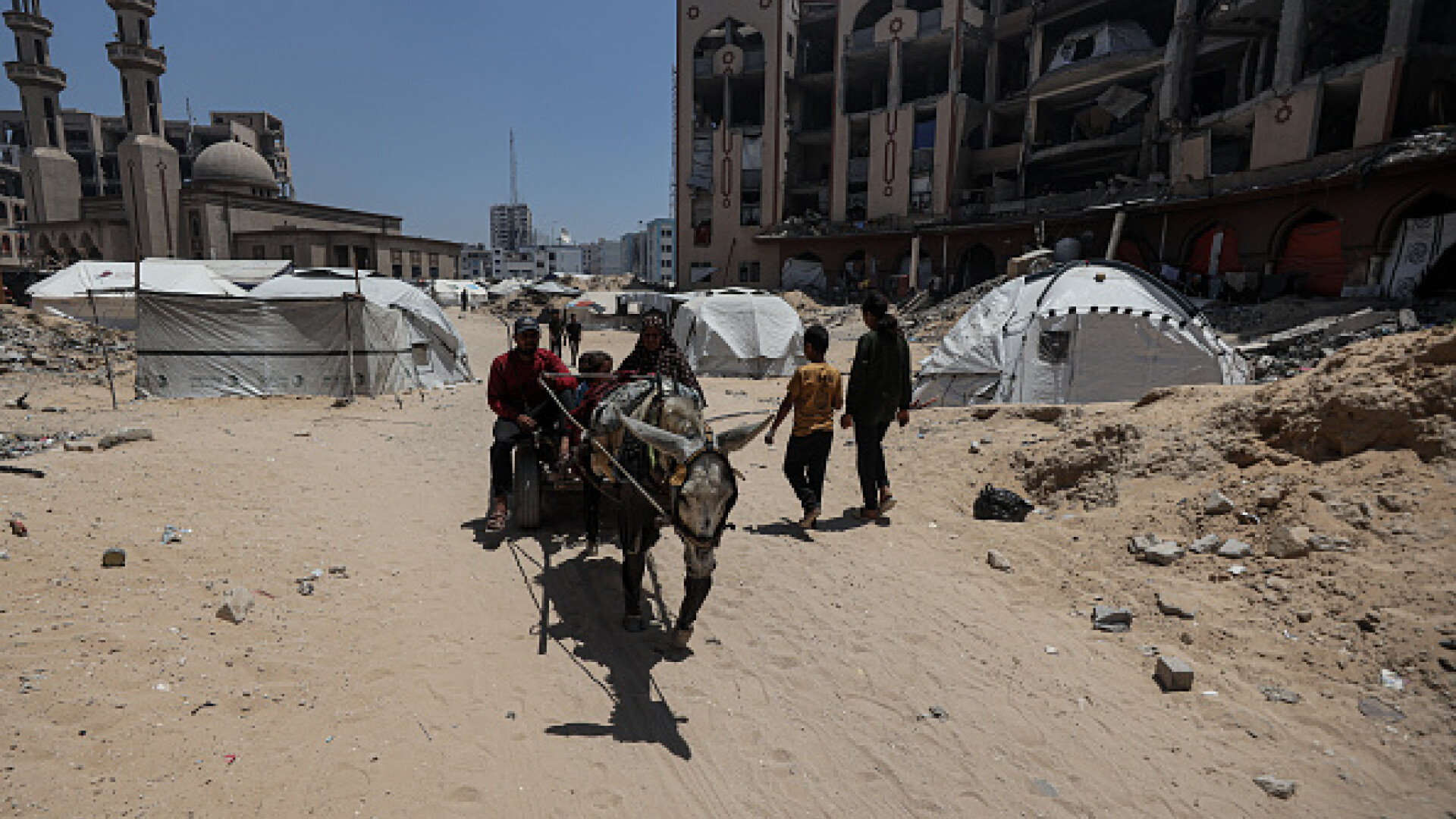 Cel puțin 44 de palestinieni au fost uciși în atacurile israeliene de vineri. UNICEF avertizează asupra unei crize