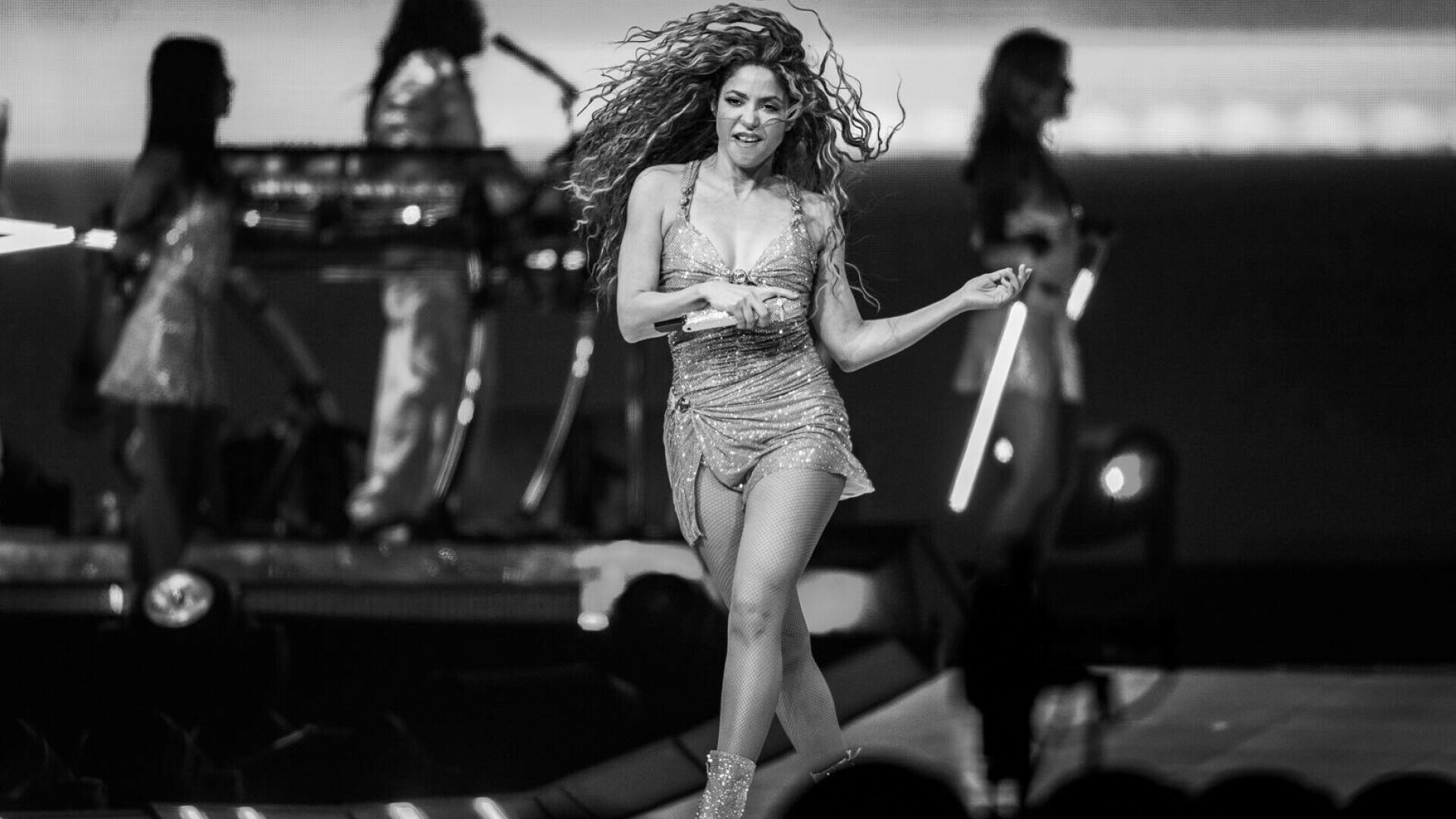 Momentul în care Shakira cade pe scenă, în timpul unui concert la Montreal. Cum au reacționat fanii. FOTO&VIDEO
