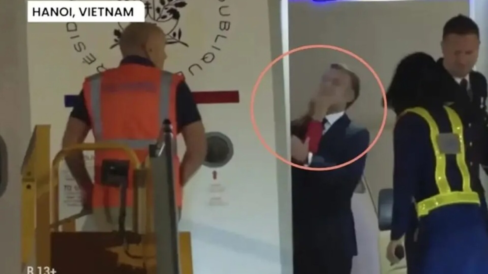Brigitte și Emmanuel Macron la sosirea în Vietnam