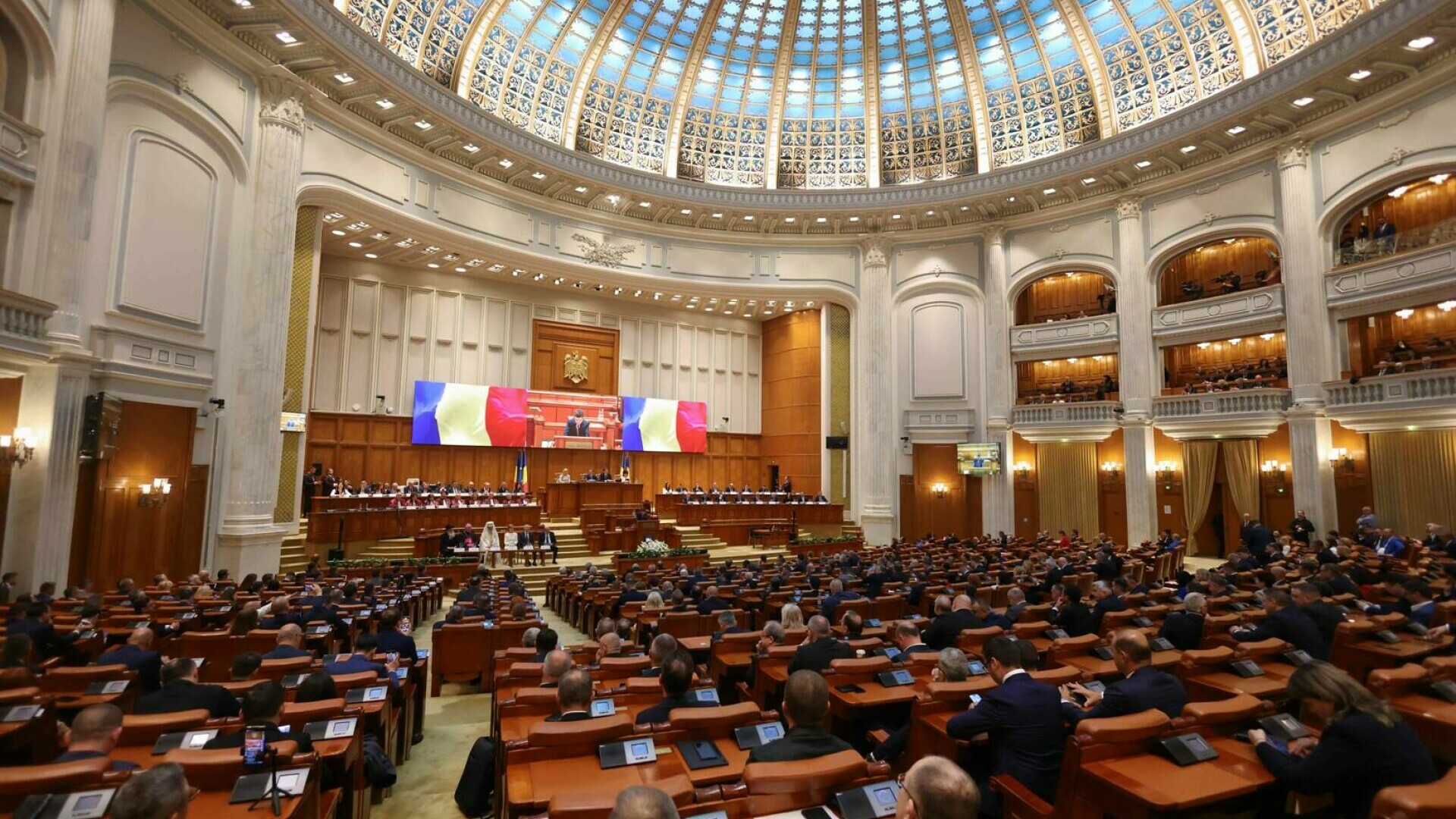 Lege pentru aleșii care fentau sistemul. Ce parlamentari nu vor mai primi bani de la stat pentru plata chiriei