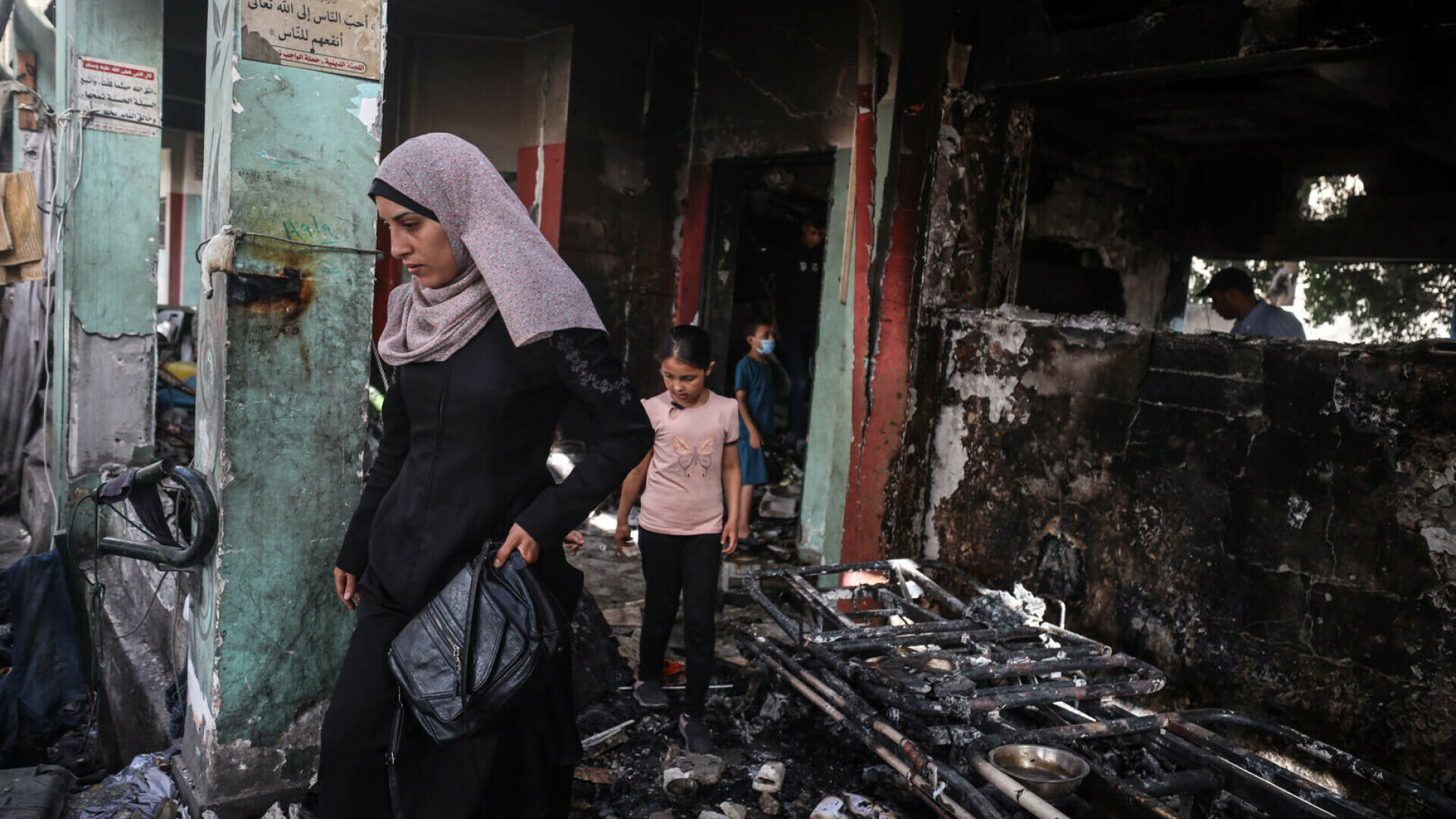 Un grup umanitar susținut de SUA distribuie ajutoare în Gaza, în timp ce raidurile aeriene continuă. FOTO