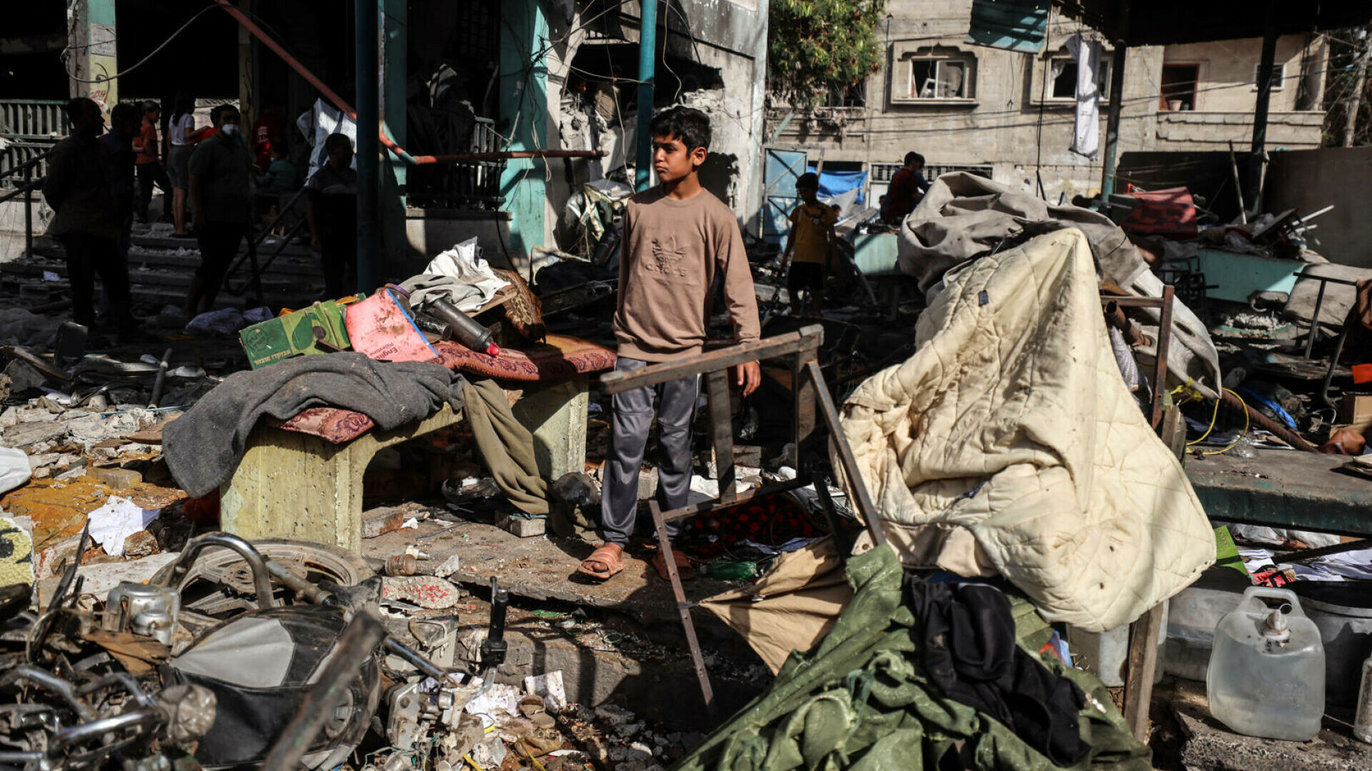 Palestinieni fără adăpost s-au refugiat în fosta casă a lui Yasser Arafat din Gaza: „Aparţinem generaţiei Primei Intifade”