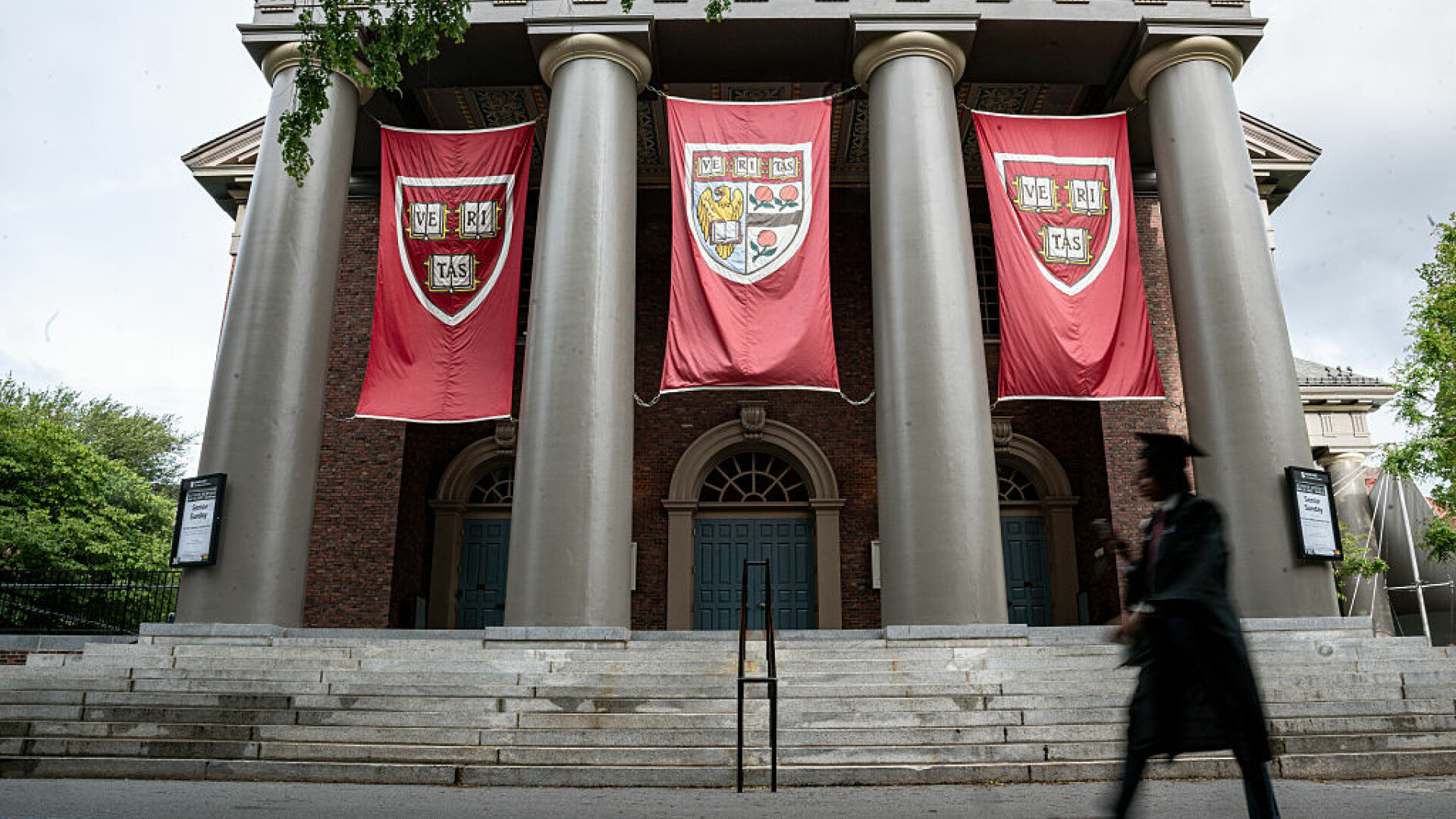 Răsturnare de situația în cazul interdicției impusă de Donald Trump la Harvard. Ce a decis un judecător federal