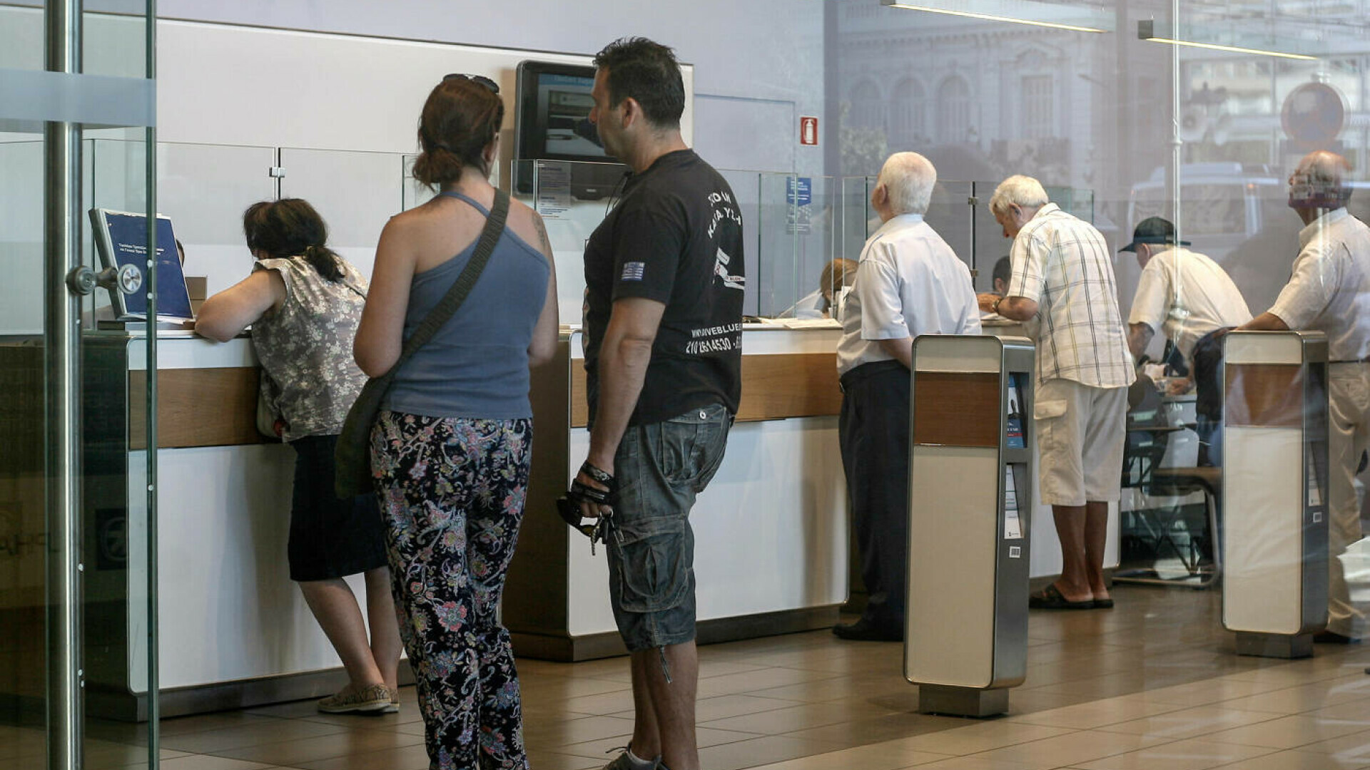oameni la banca