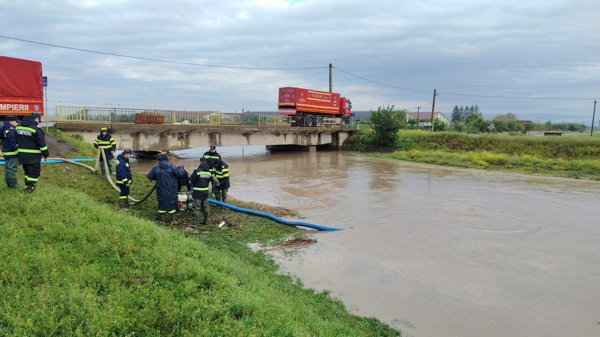 Cod galben de inundaţii pe râuri din judeţul Caraş-Severin, până la miezul nopţii. Avertismentul hidrologilor