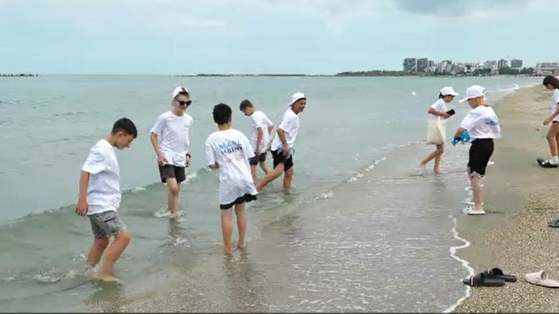 Ce reacțiii au avut zeci de copii din Buzău care au ajuns pentru prima dată la mare