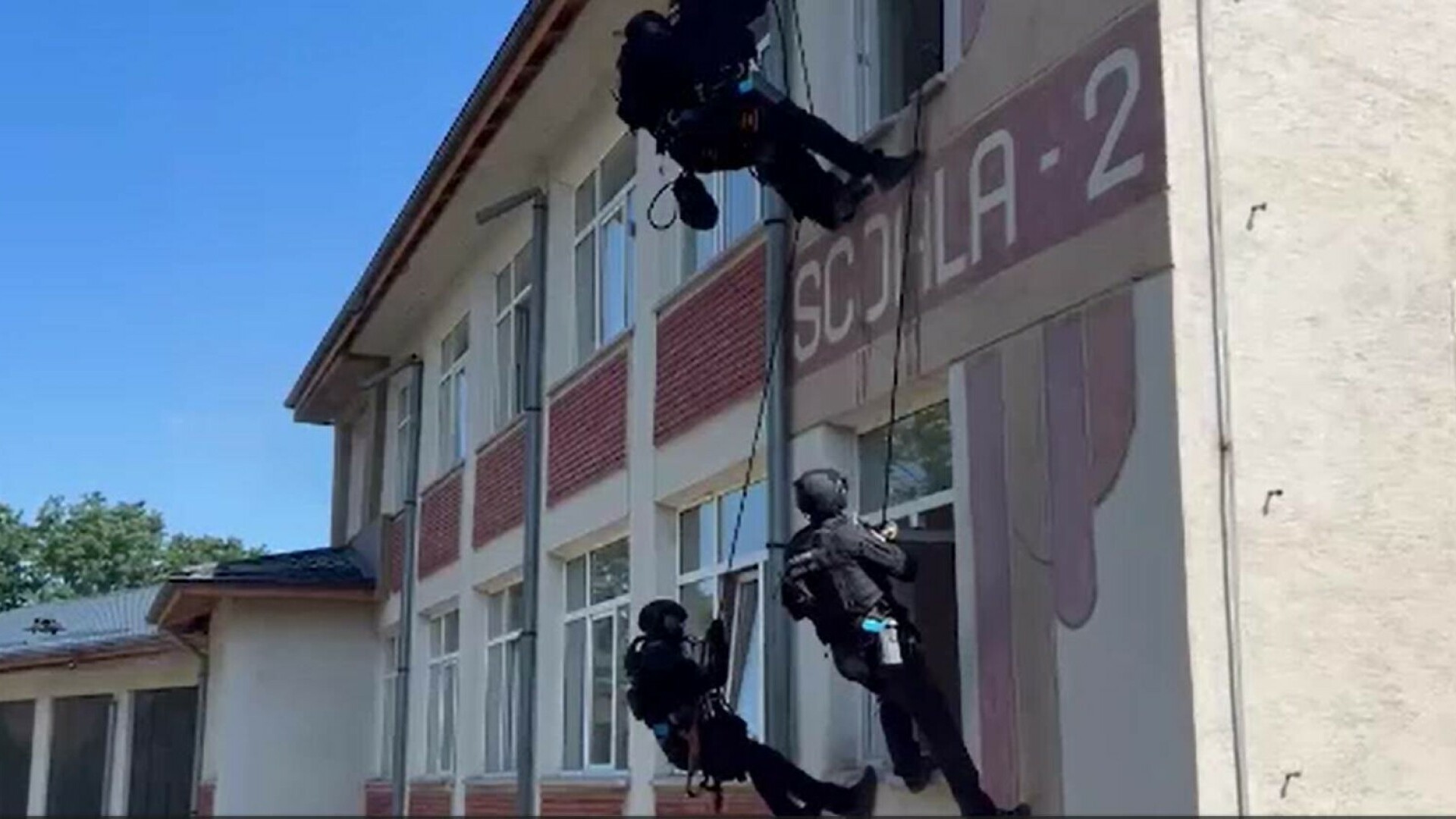 Exercițiul „Blue Guardians 2025” la Botoșani. Mai mulți luptători ai unor structuri speciale au simulat luarea de ostatici