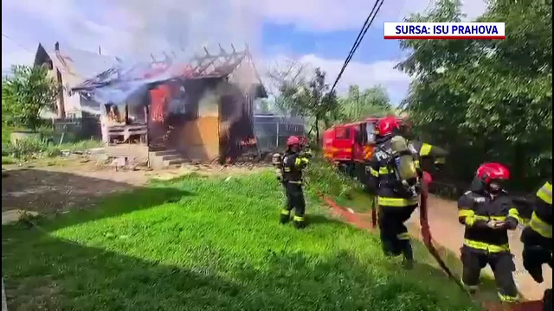 O familie din Prahova a rămas fără casă după un incendiu devastator. Pompierii nu au reușit să oprească flăcările la timp