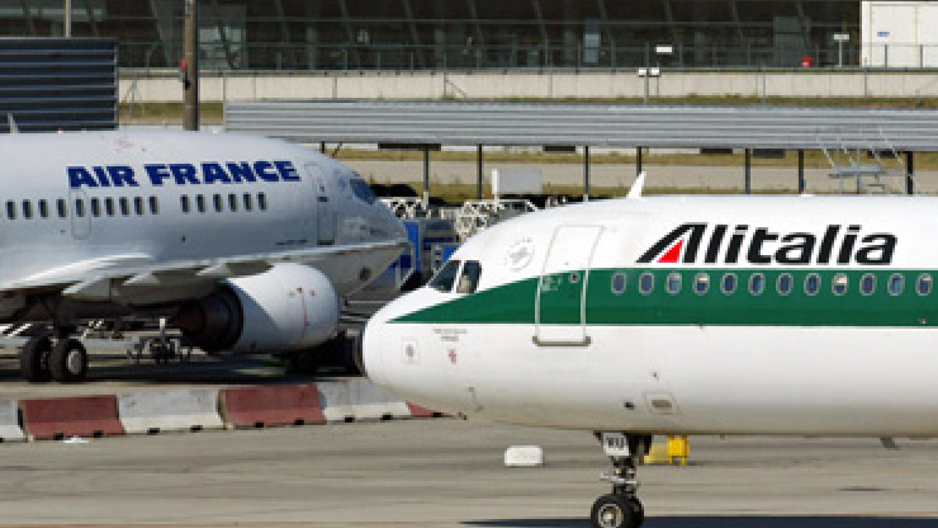 Haos pe aeroporturi europene de Crăciun. În câteva țări vor avea loc greve în luna decembrie