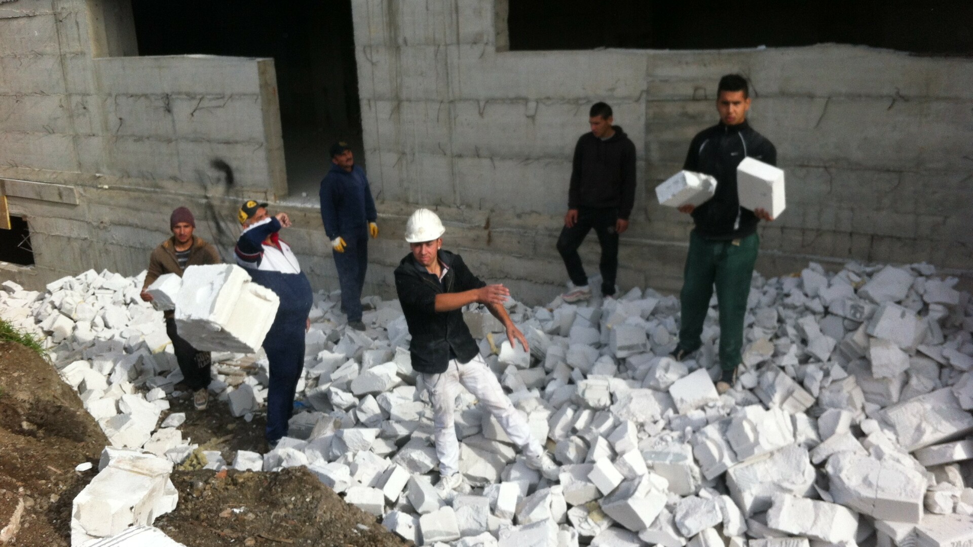 7,5 tone de deseuri din constructii au fost recuperate in scop umanitar la Cluj