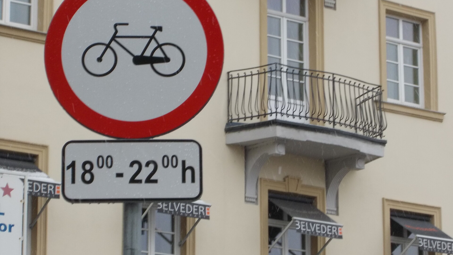 acces interzis biciclisti