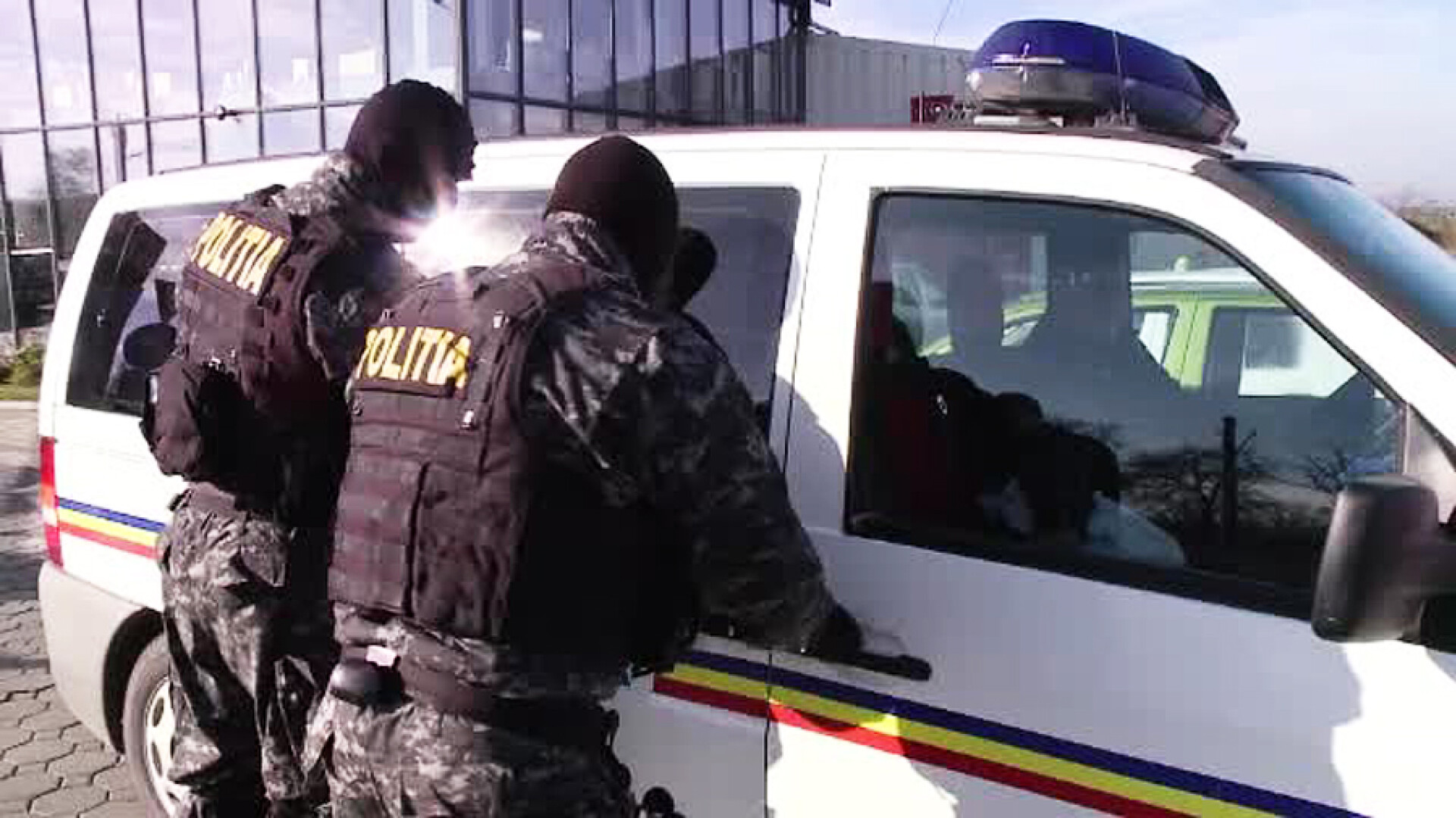 politisti mascati descidendere taxi Brasov