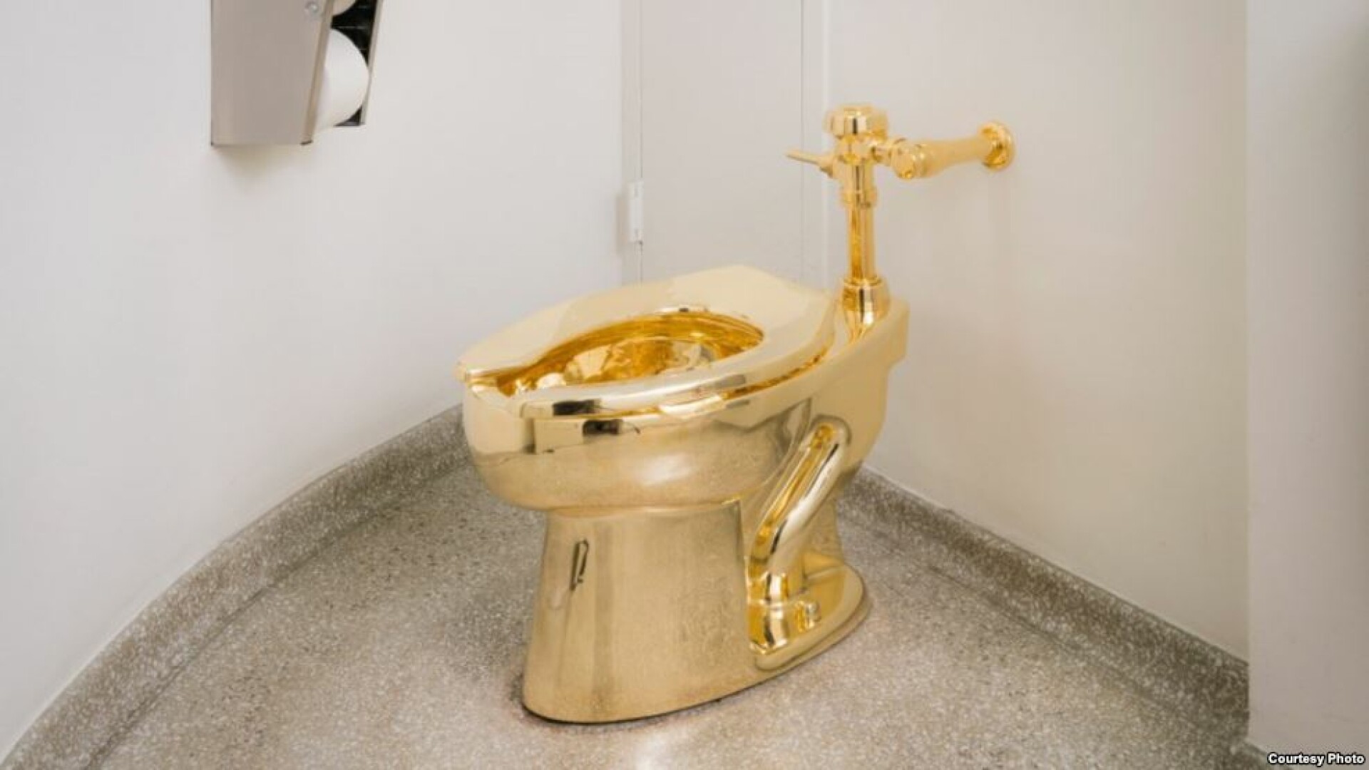 WC din aur masiv
