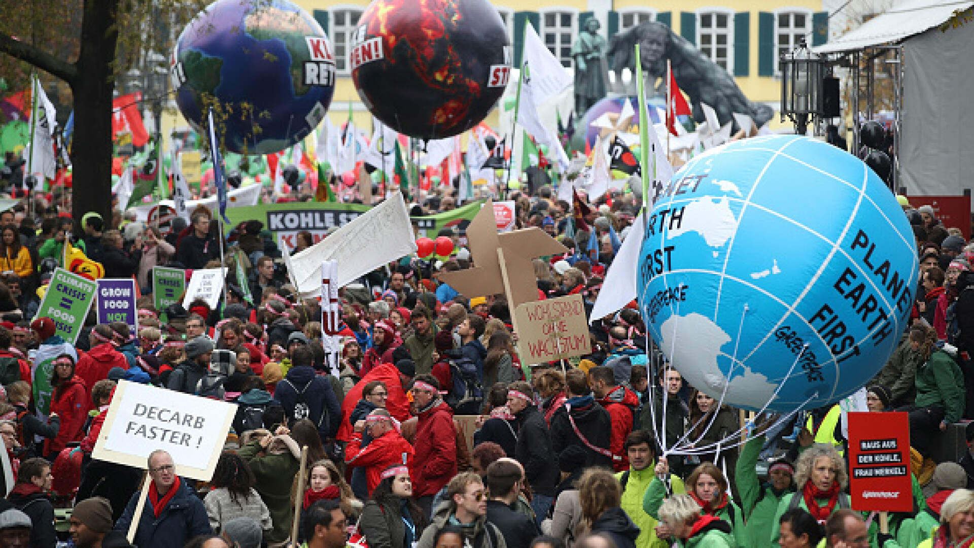 Activiștii de mediu protestează în Bonn