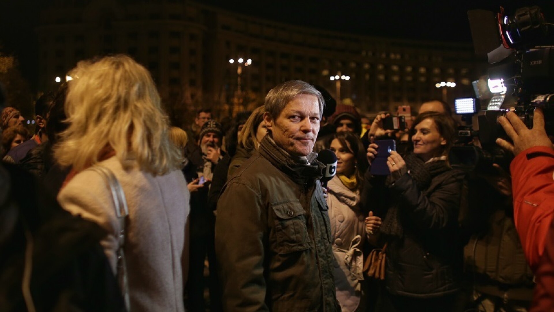 Dacian Cioloș, proteste