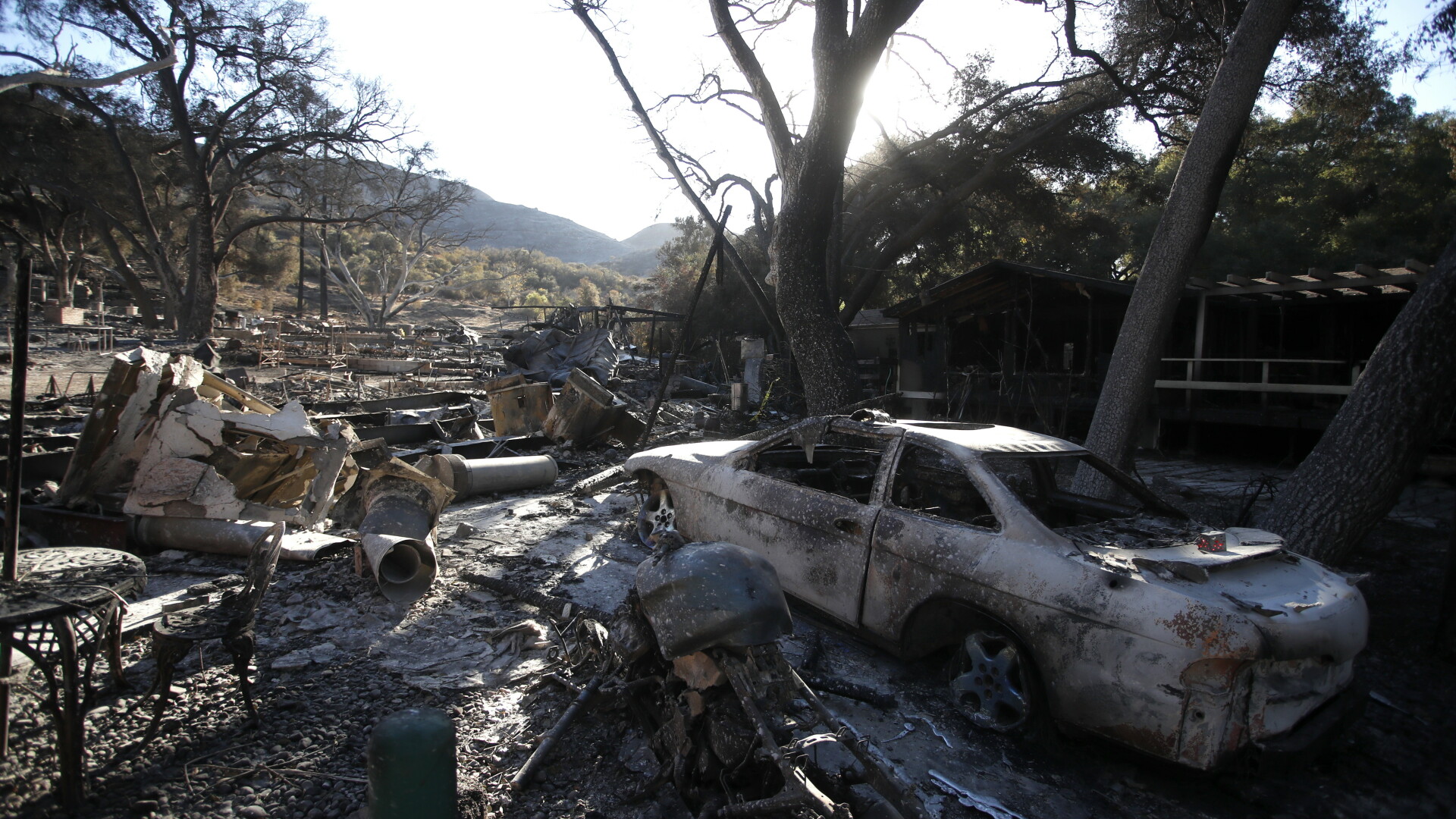 42 de morți în incendiile din California. 200.000 de oameni au fost evacuați