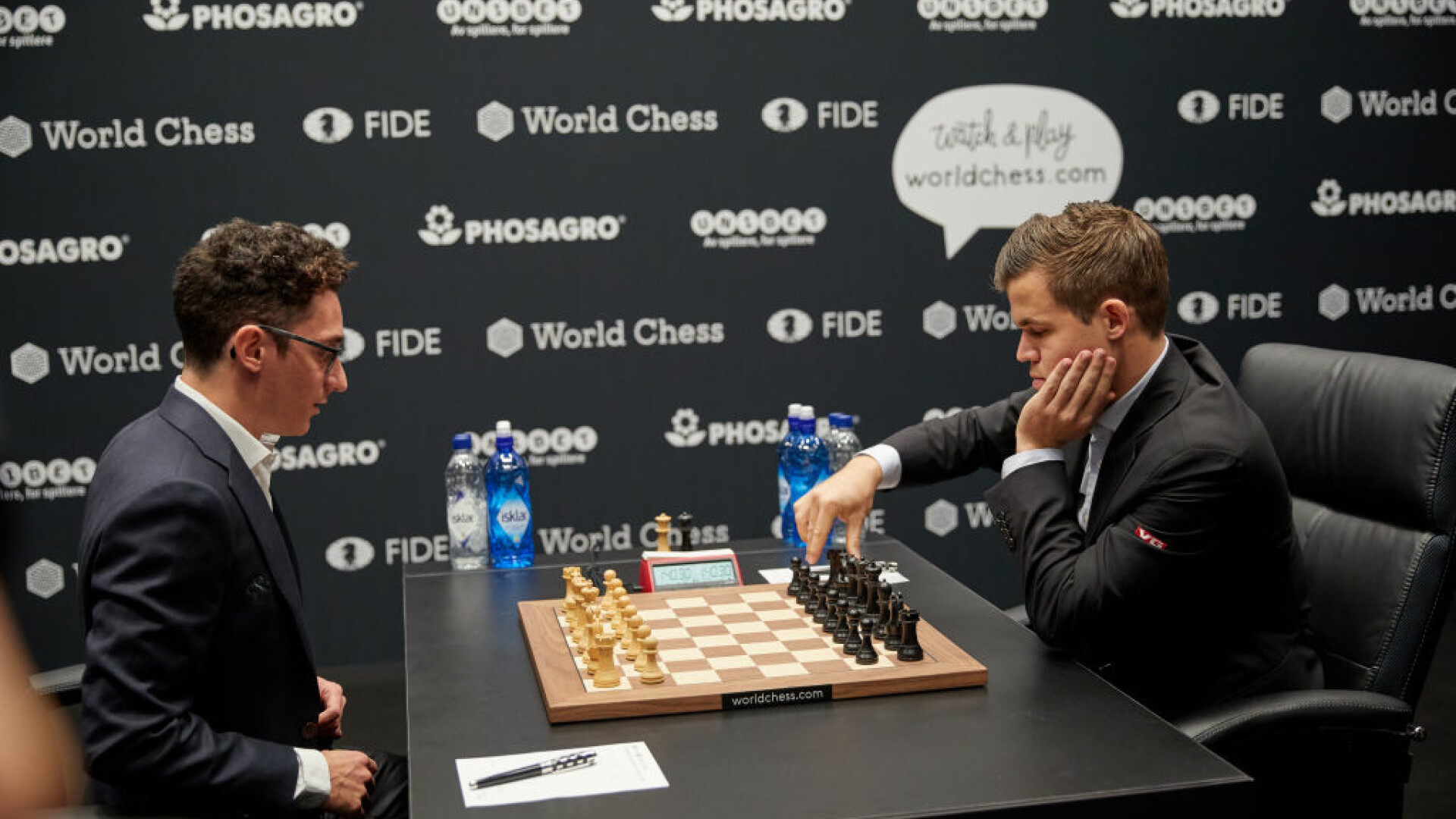 Magnus Carlsen si Fabiano Caruana