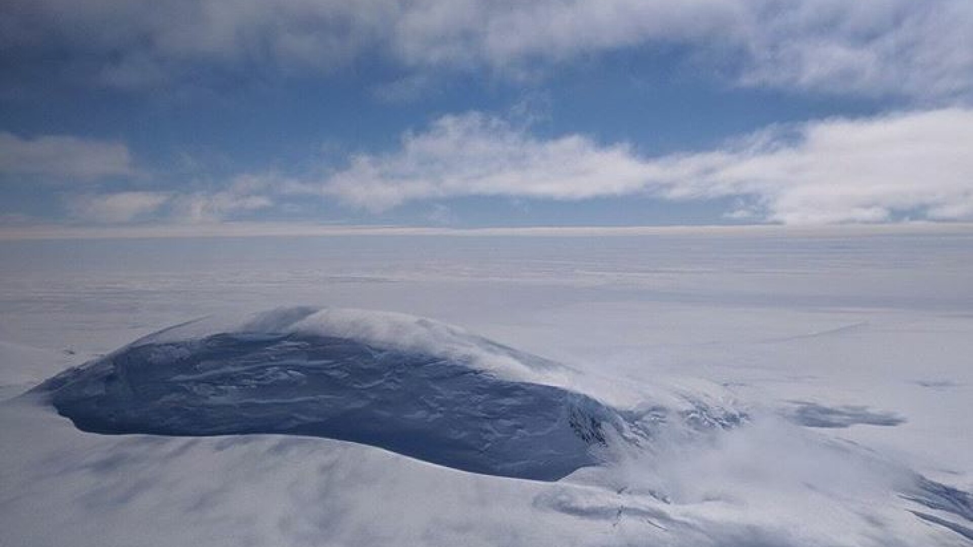 Peisaj magnific, surprins de NASA: Muntele Nickens din Antarctica.