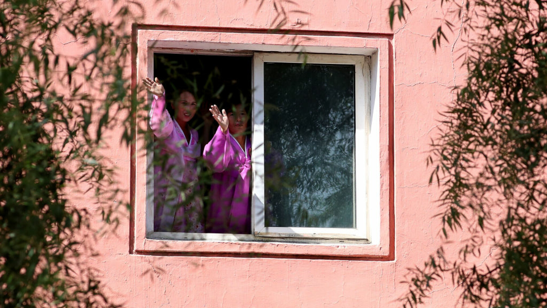 femei la geam în Coreea de Nord