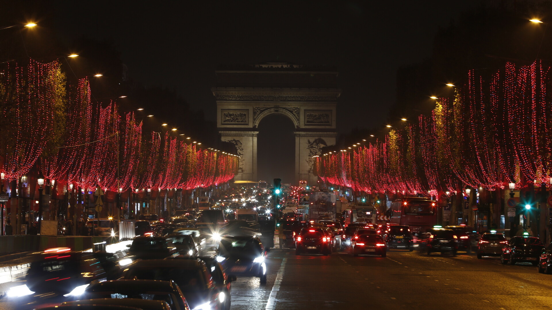 Luminițe de Crăciun pe Champs-Elysees, în Paris
