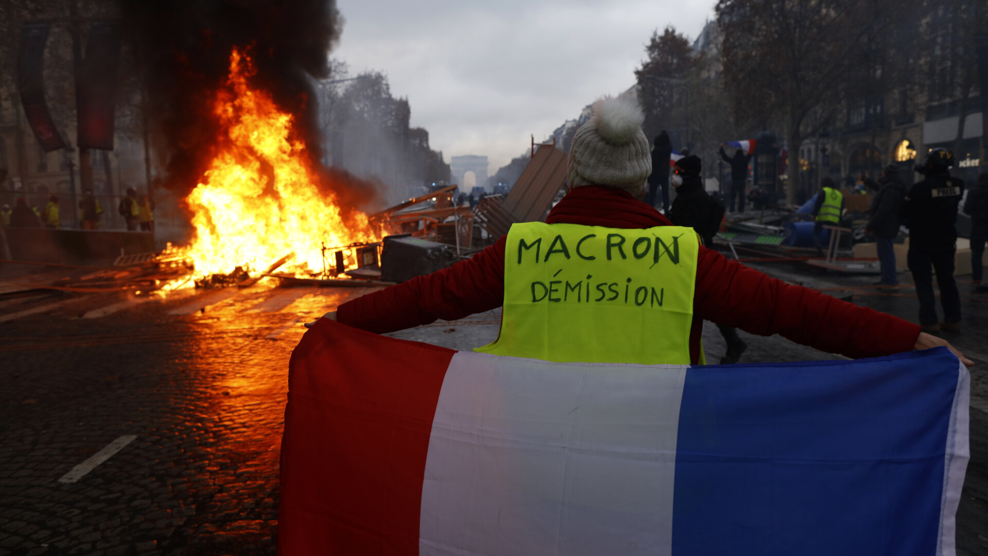 ”Vestele galbene”, proteste violente la Paris