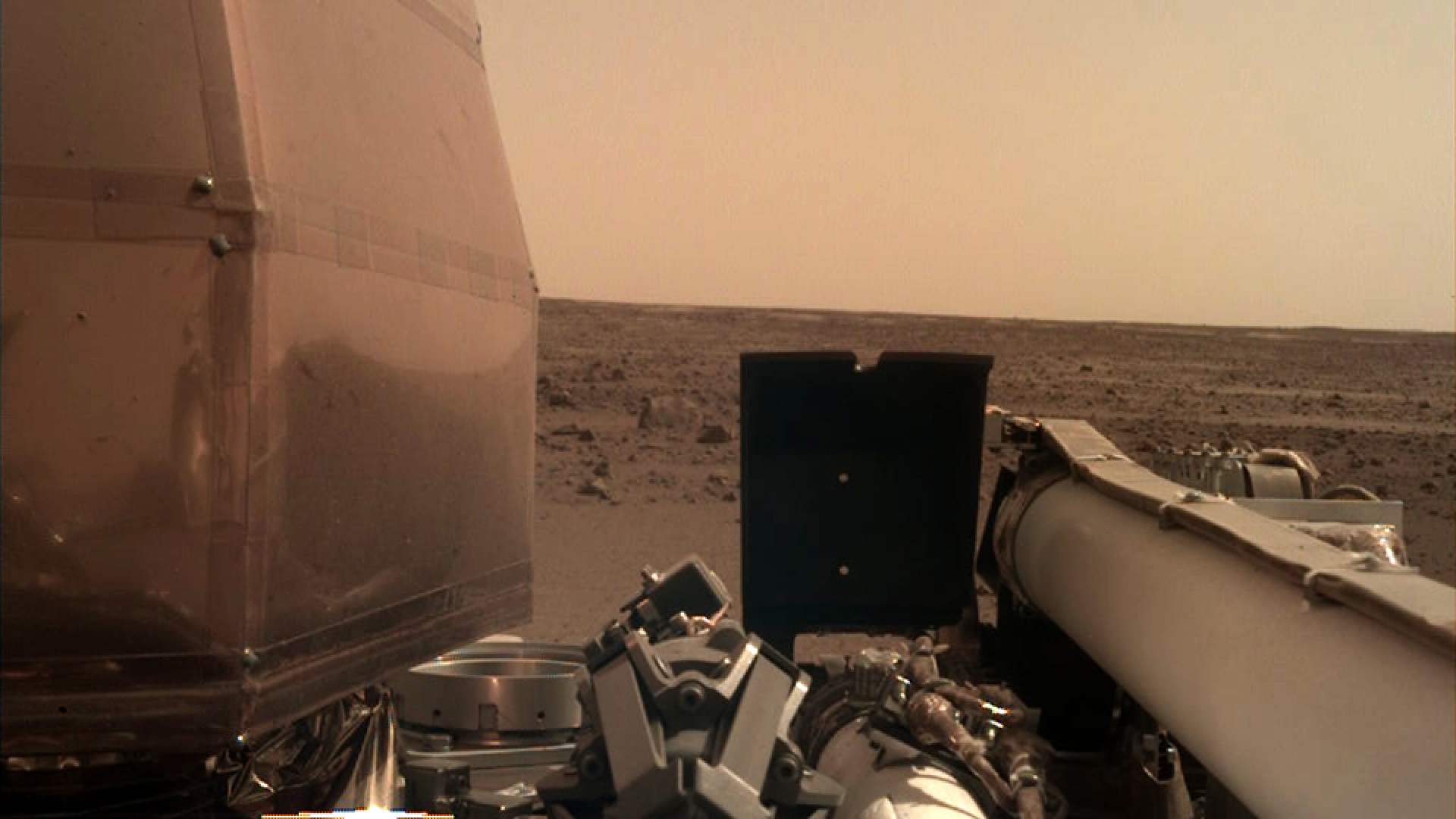 Imagine surprinsă de Sonda InSight de pe Marte