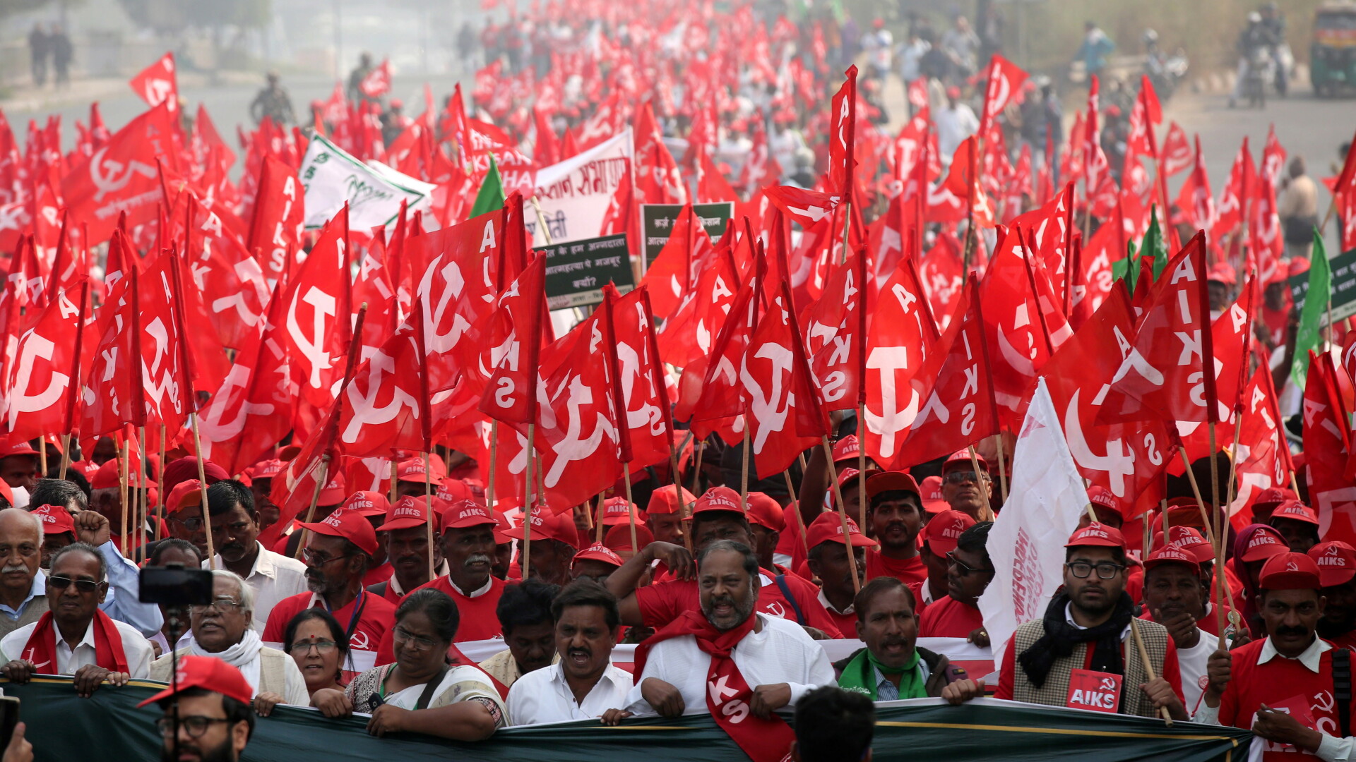 Protest cu mii de fermieri indieni, în New Delhi, care cer majorarea ajutorului de la stat