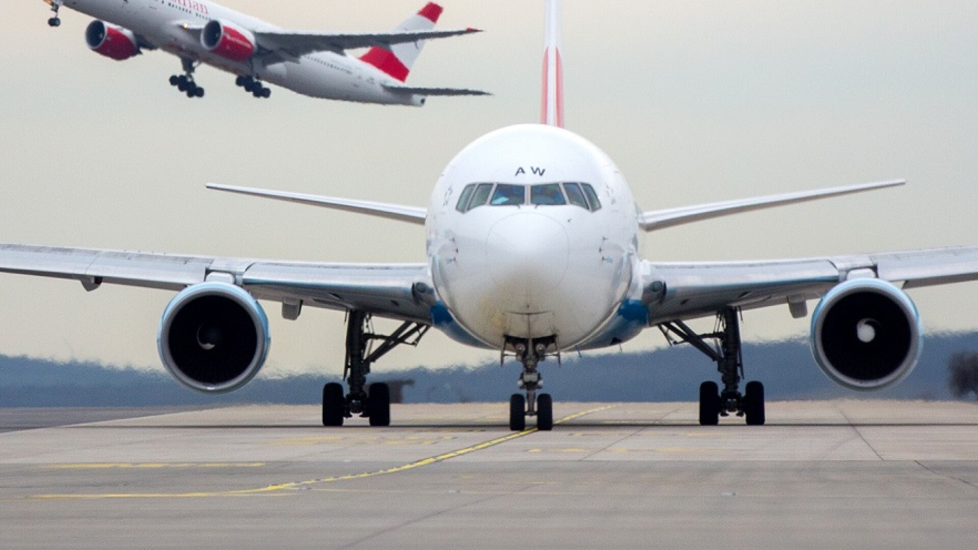 Compania aeriană care va concedia sute de angajați pentru a-și reduce costurile