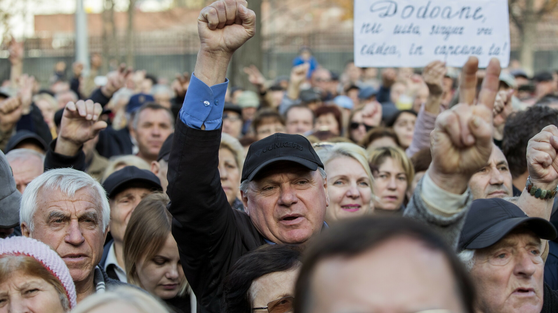 Manifestație pentru susținerea premierului R. Moldova, în fața Parlamentului din Chișinău